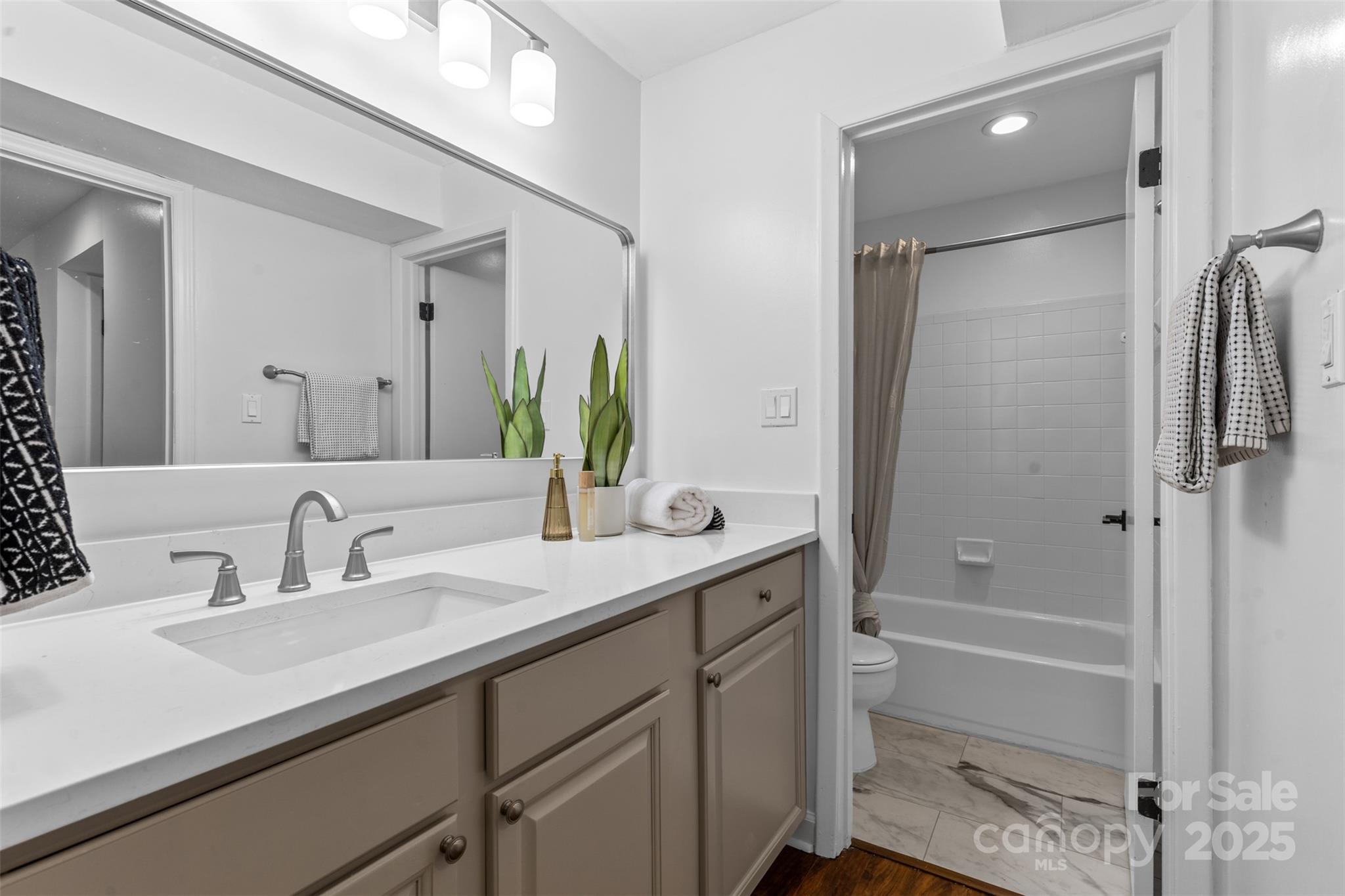 5016 Sardis Road Unit: G