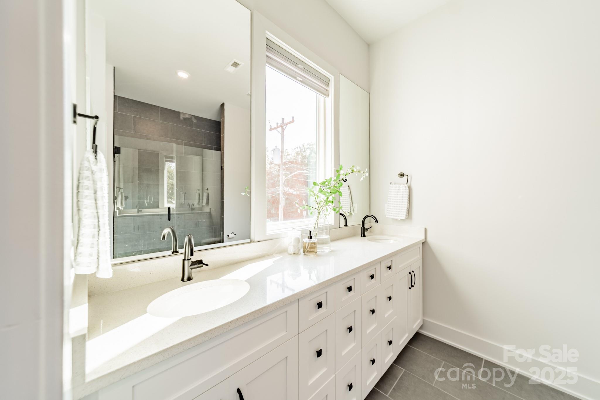 932 Van Every Street