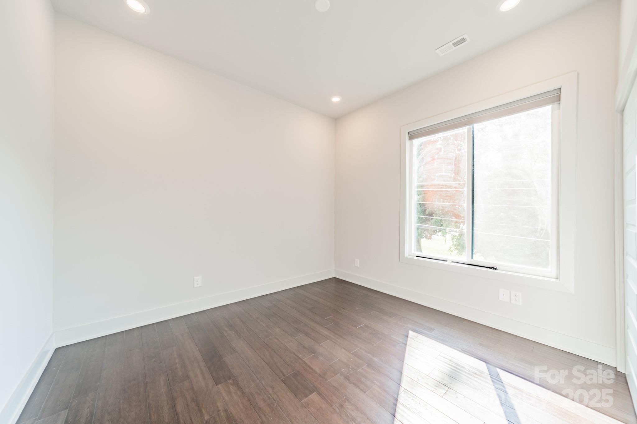 932 Van Every Street