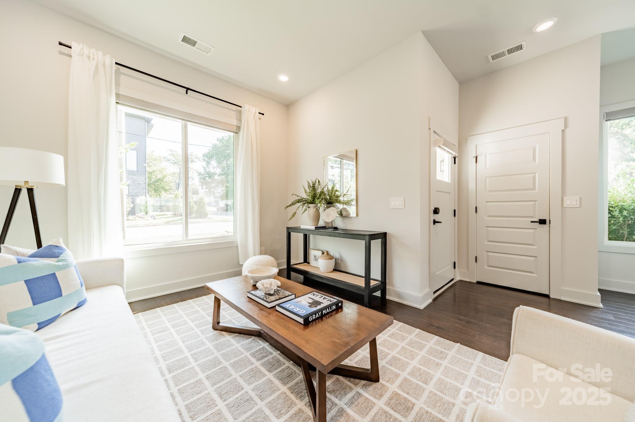 932 Van Every Street