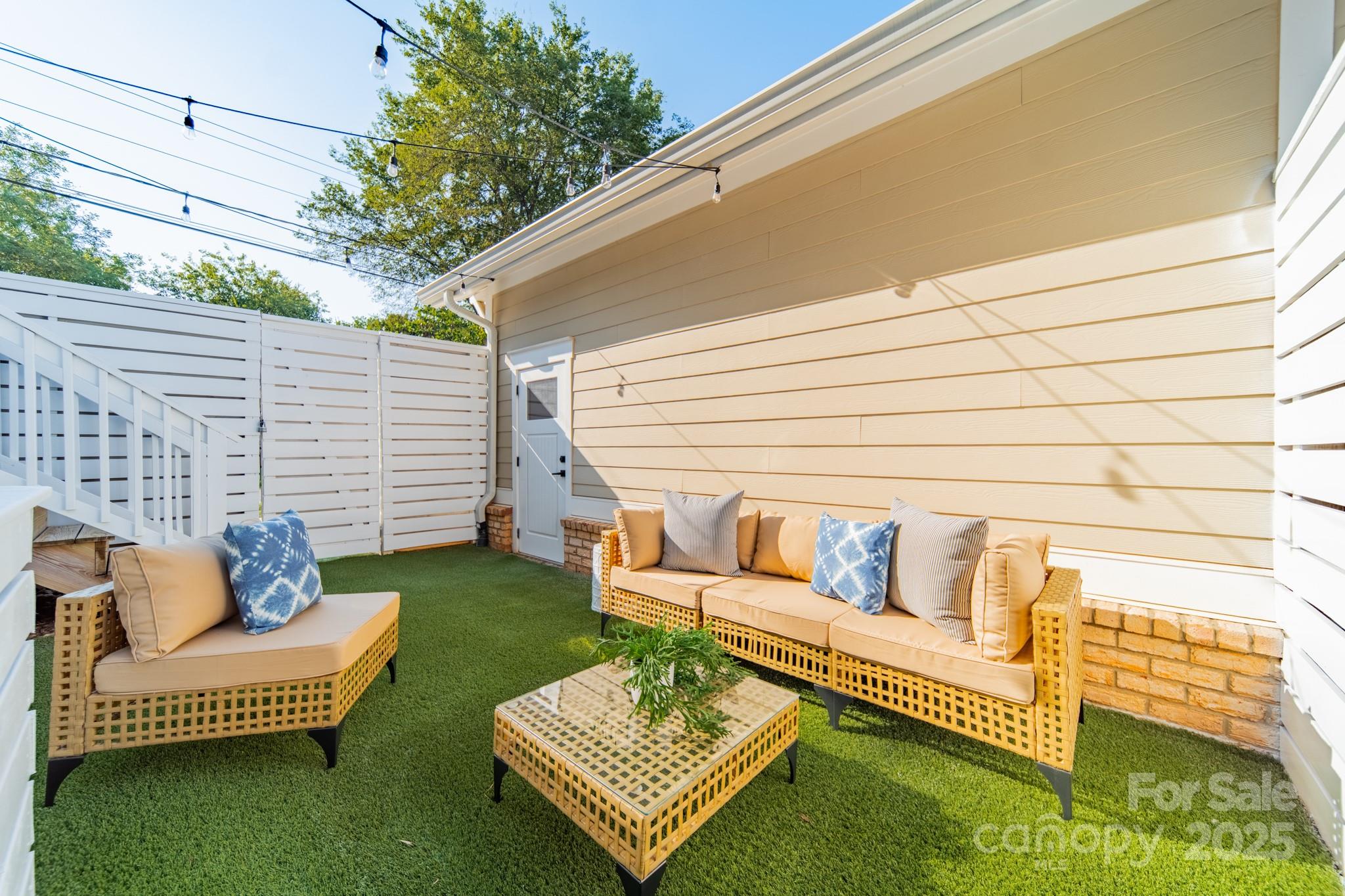 932 Van Every Street