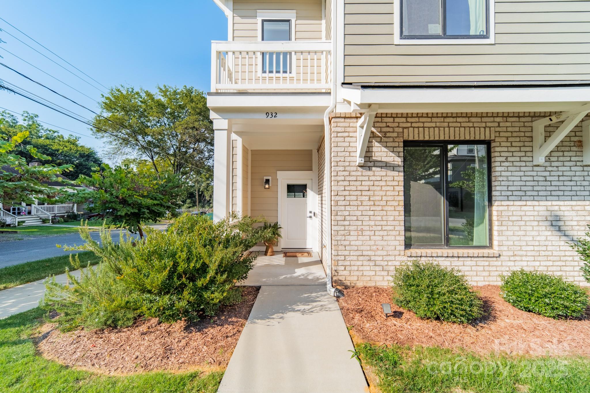 932 Van Every Street