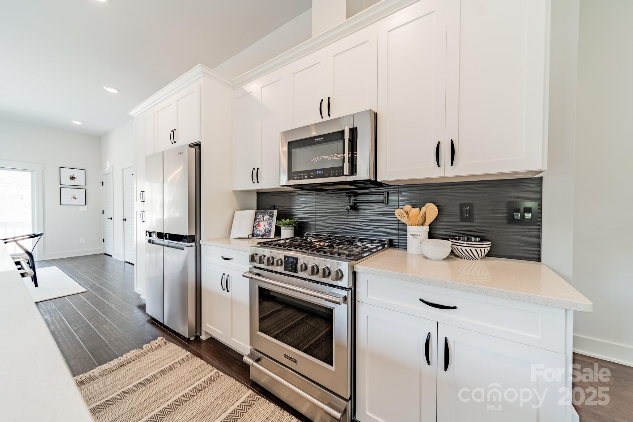 932 Van Every Street