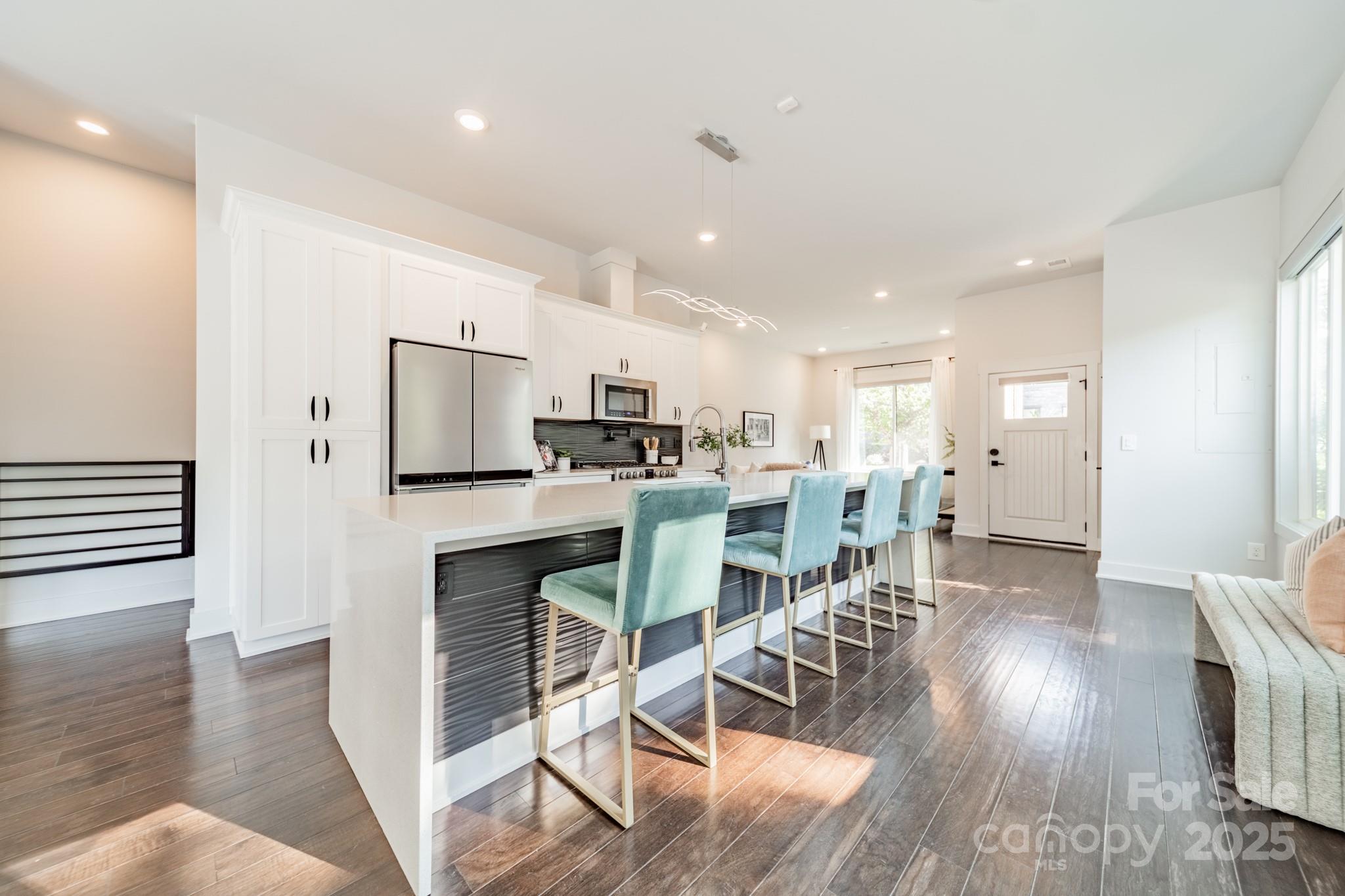 932 Van Every Street