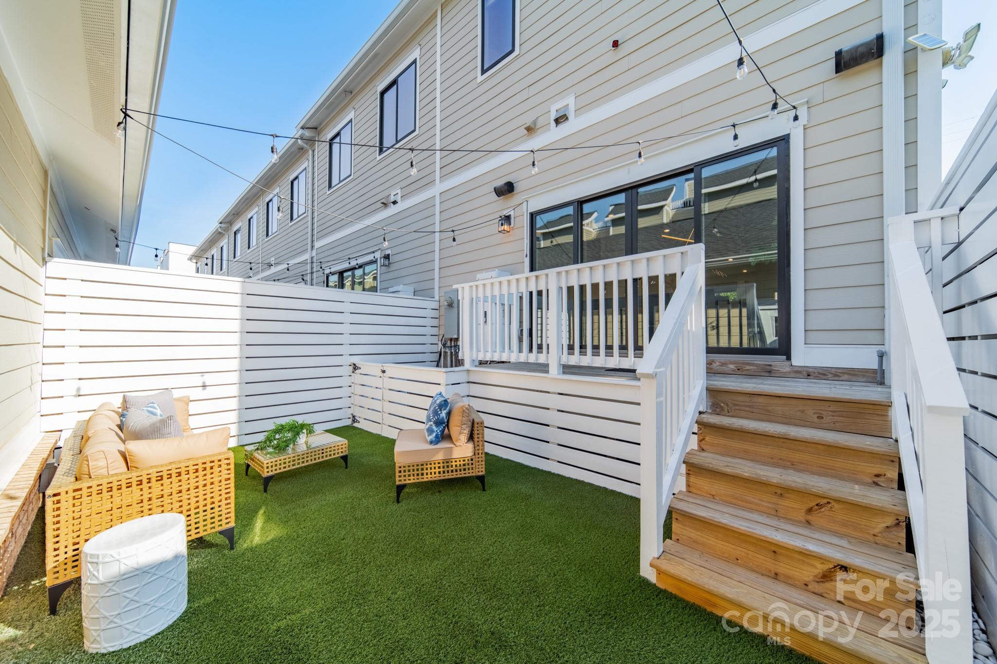 932 Van Every Street