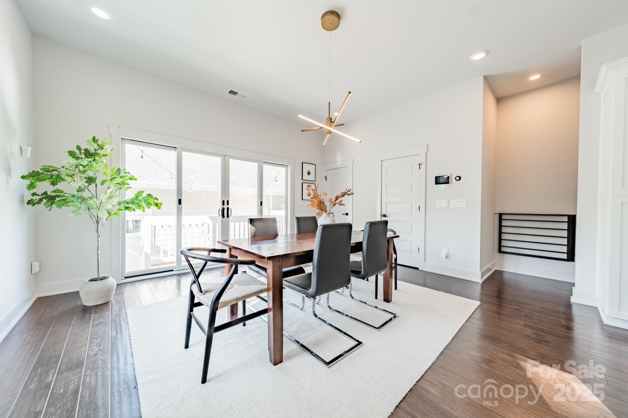 932 Van Every Street