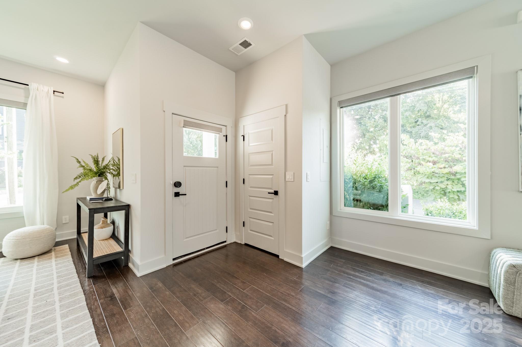 932 Van Every Street