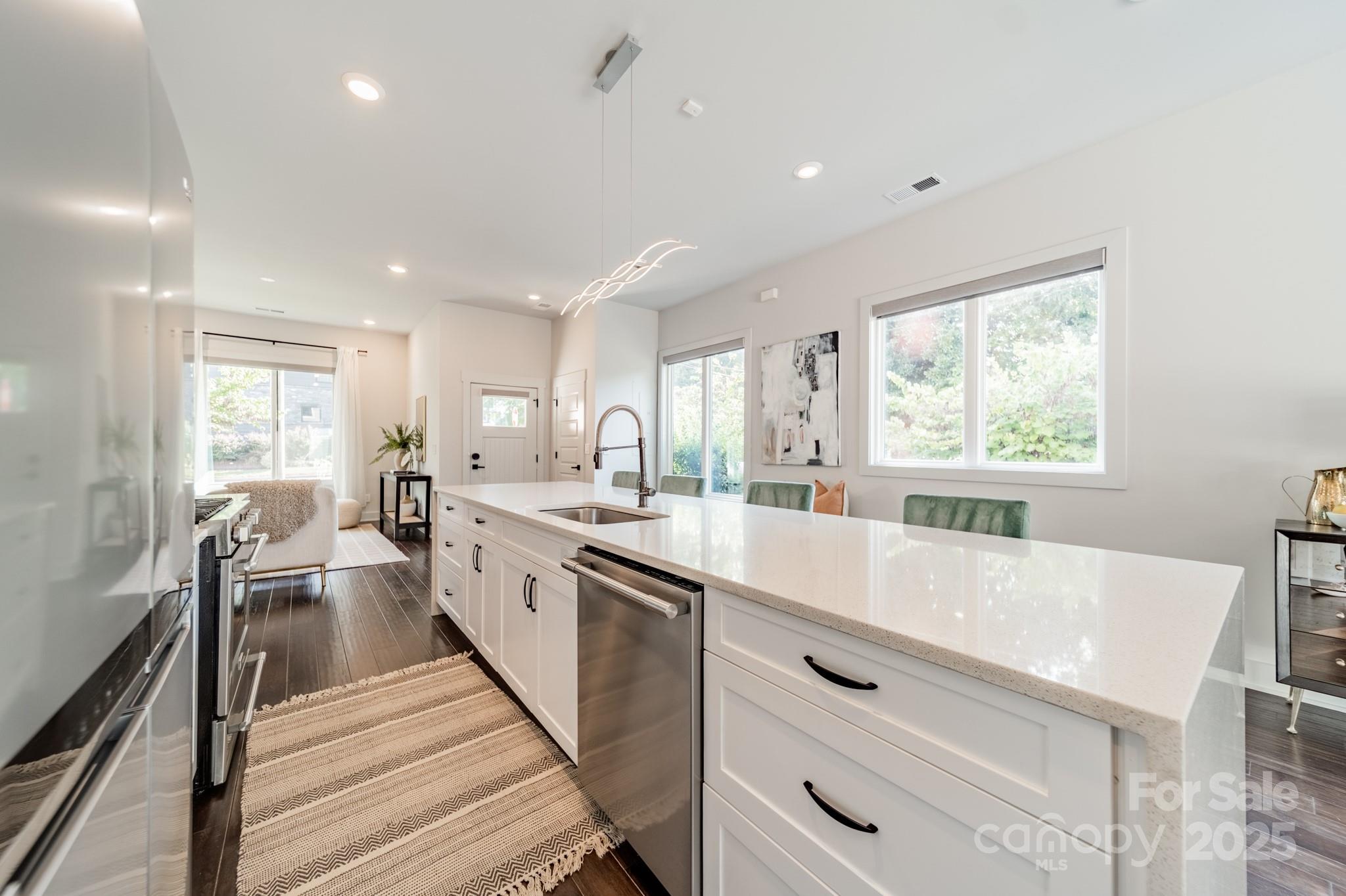 932 Van Every Street