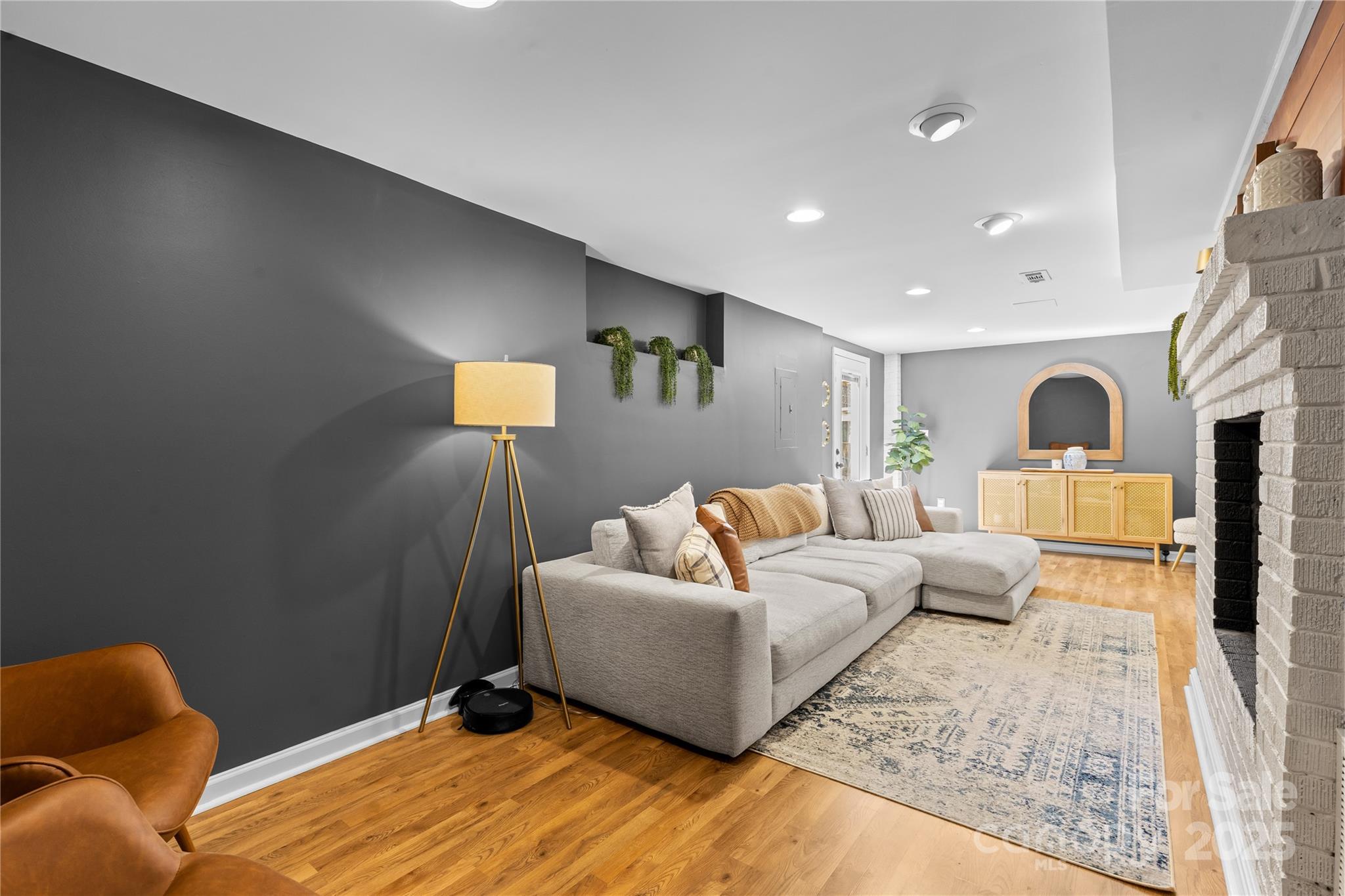 5128 Valley Stream Road