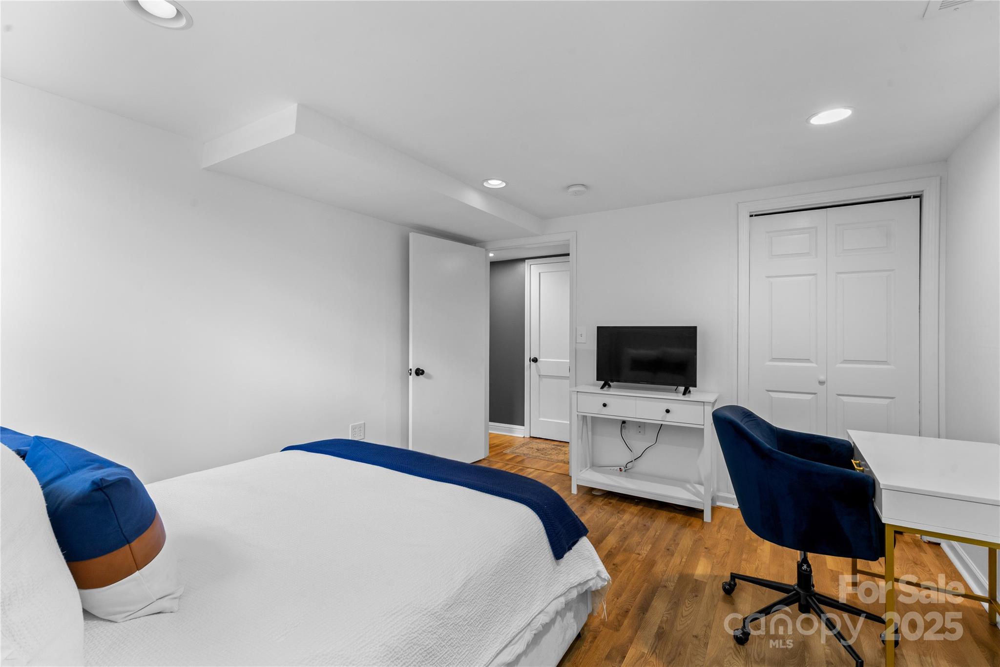 5128 Valley Stream Road