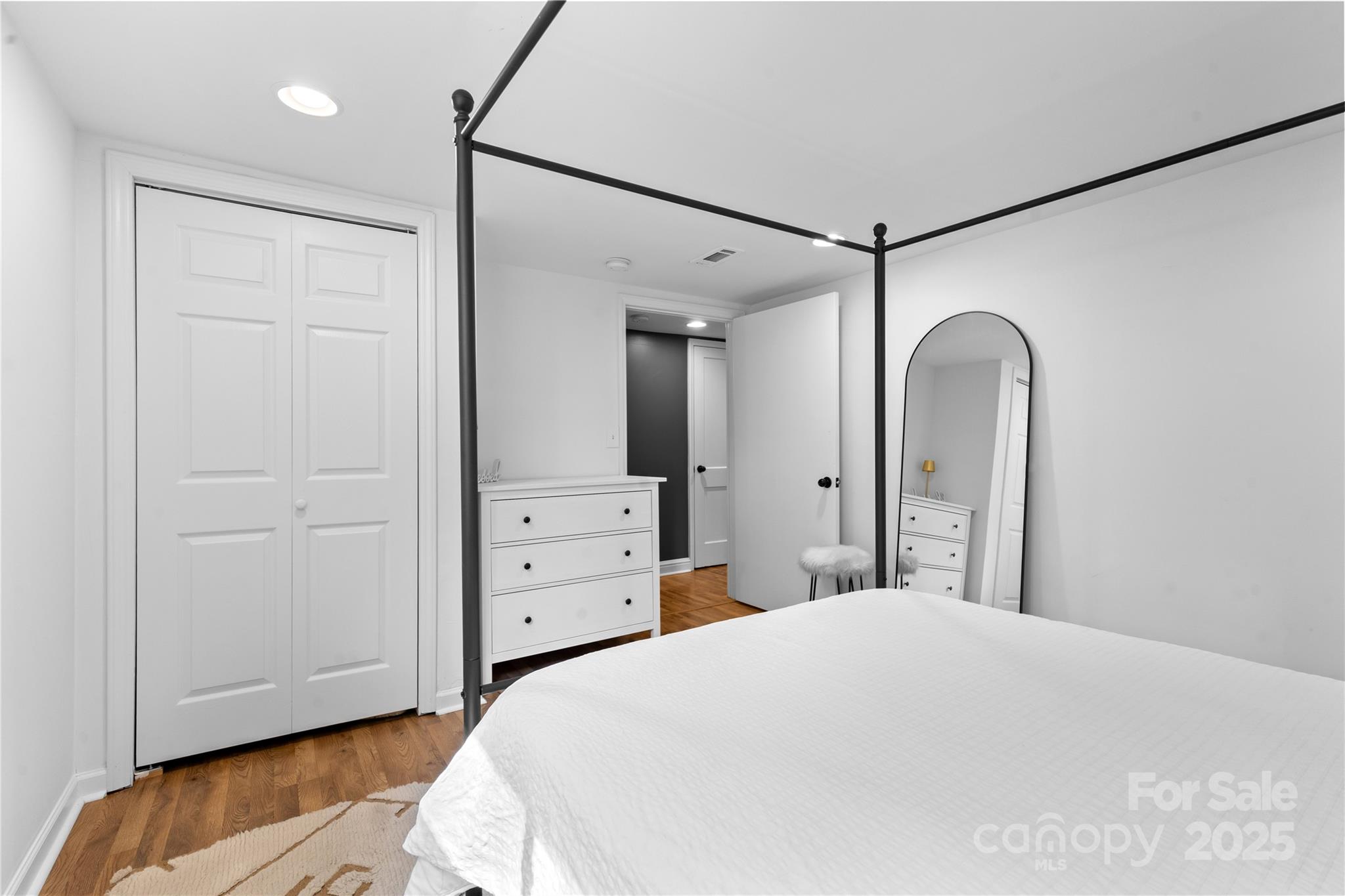 5128 Valley Stream Road