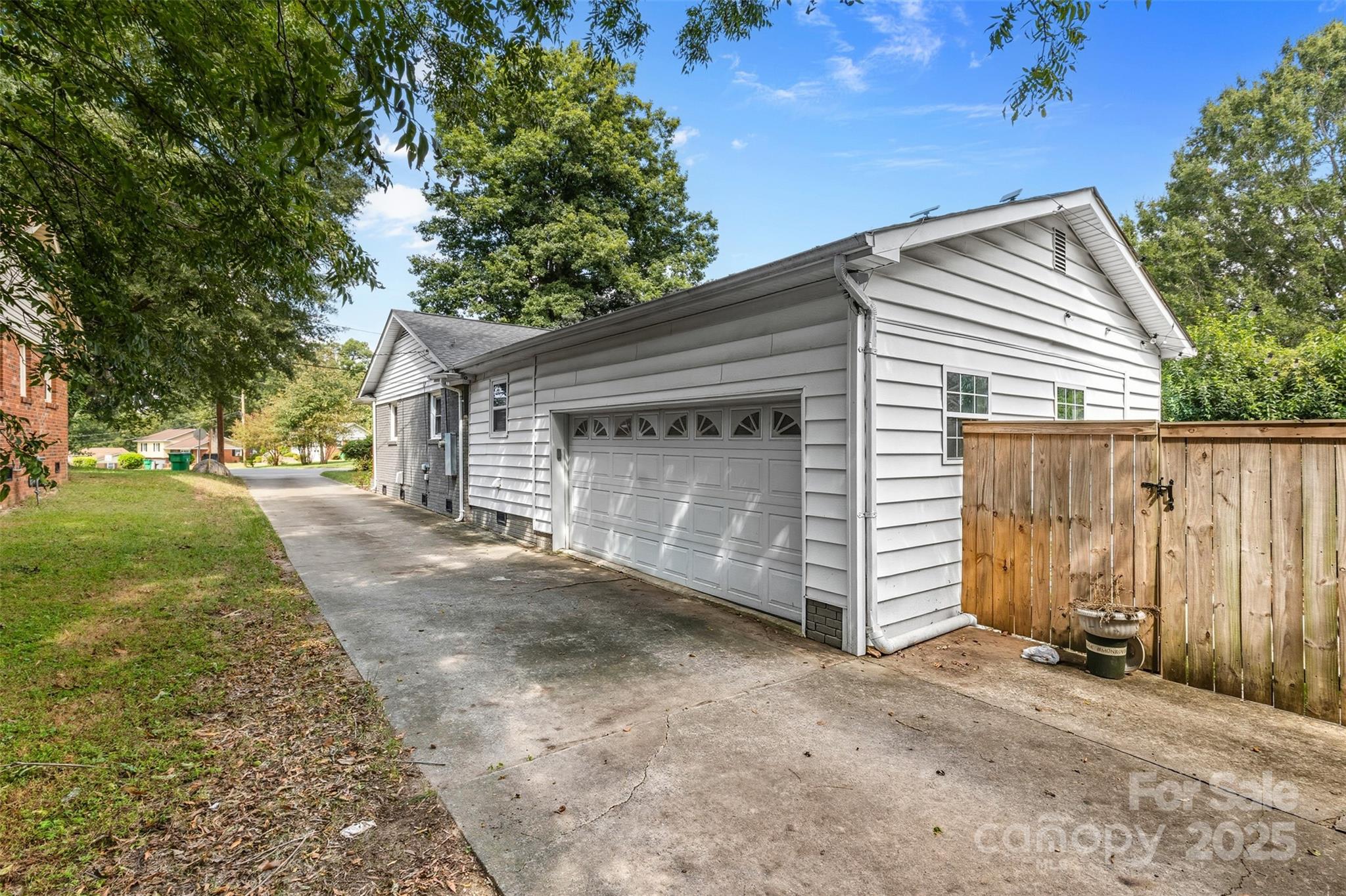 1901 Crestdale Drive