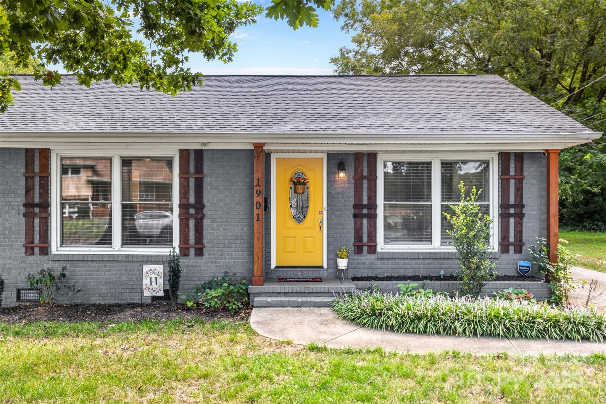 1901 Crestdale Drive