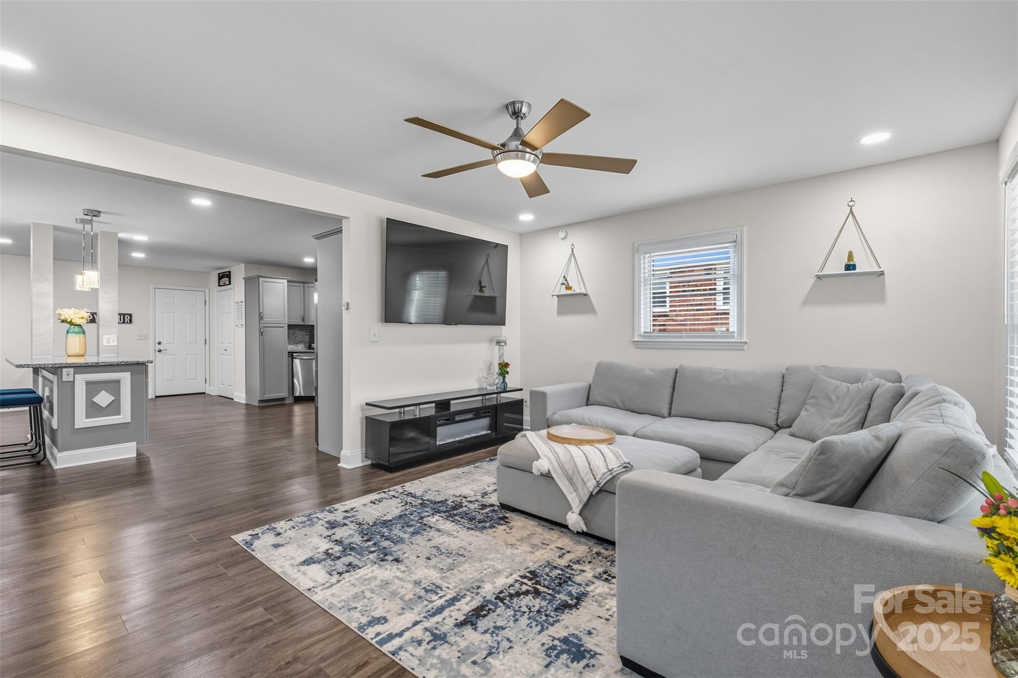 1901 Crestdale Drive