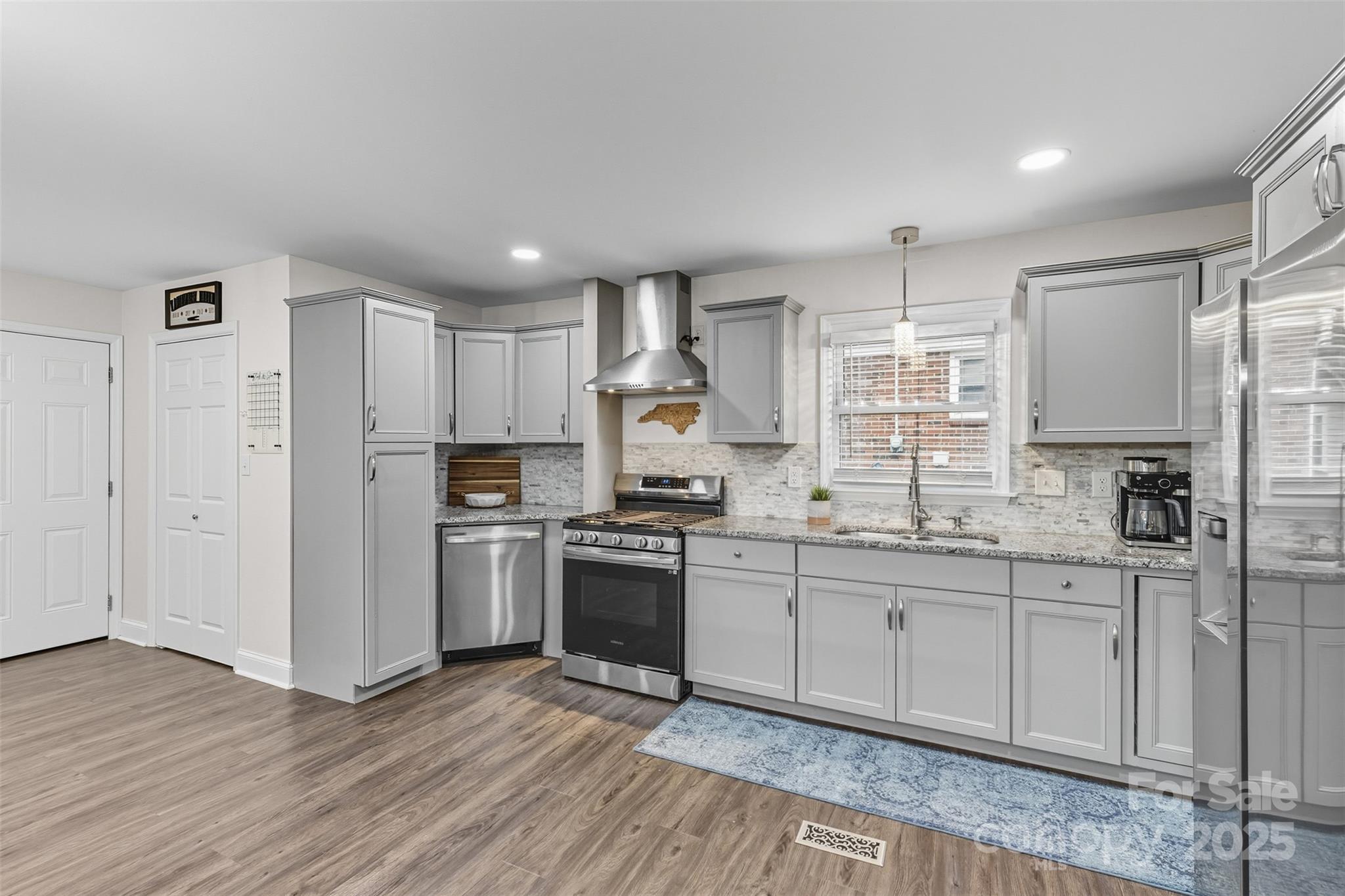 1901 Crestdale Drive