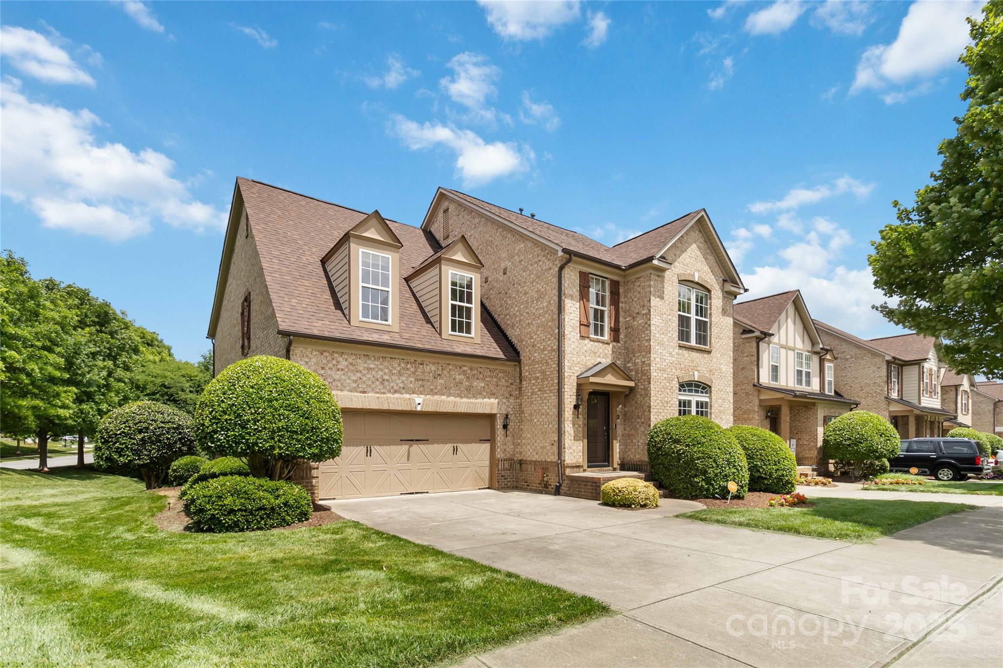 2346 Donnington Lane NW