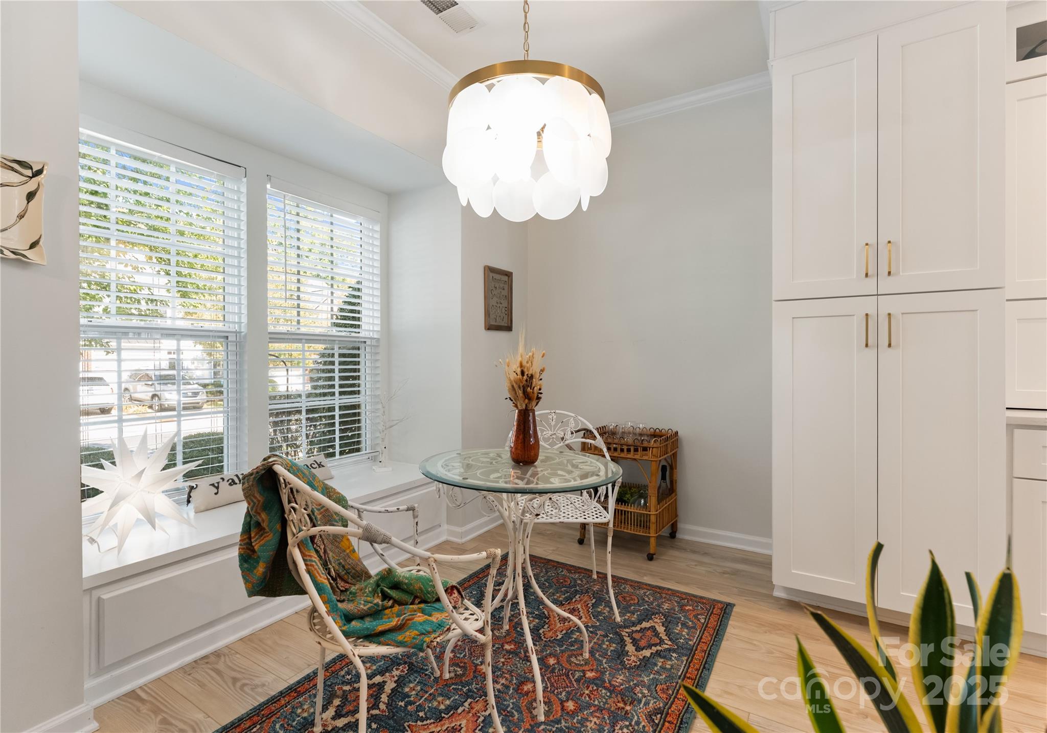 6040 Queens Walk Court