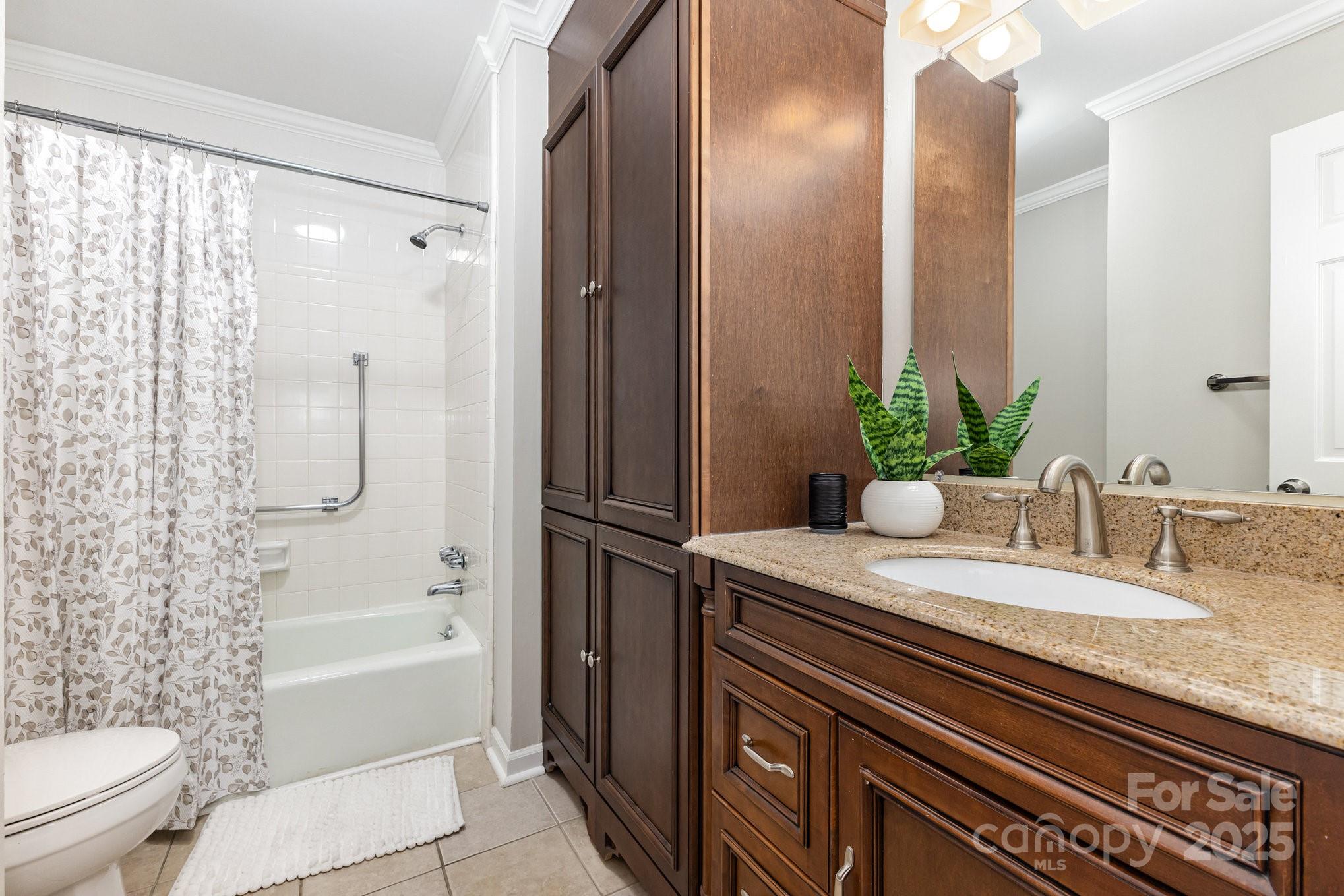 6752 Constitution Lane