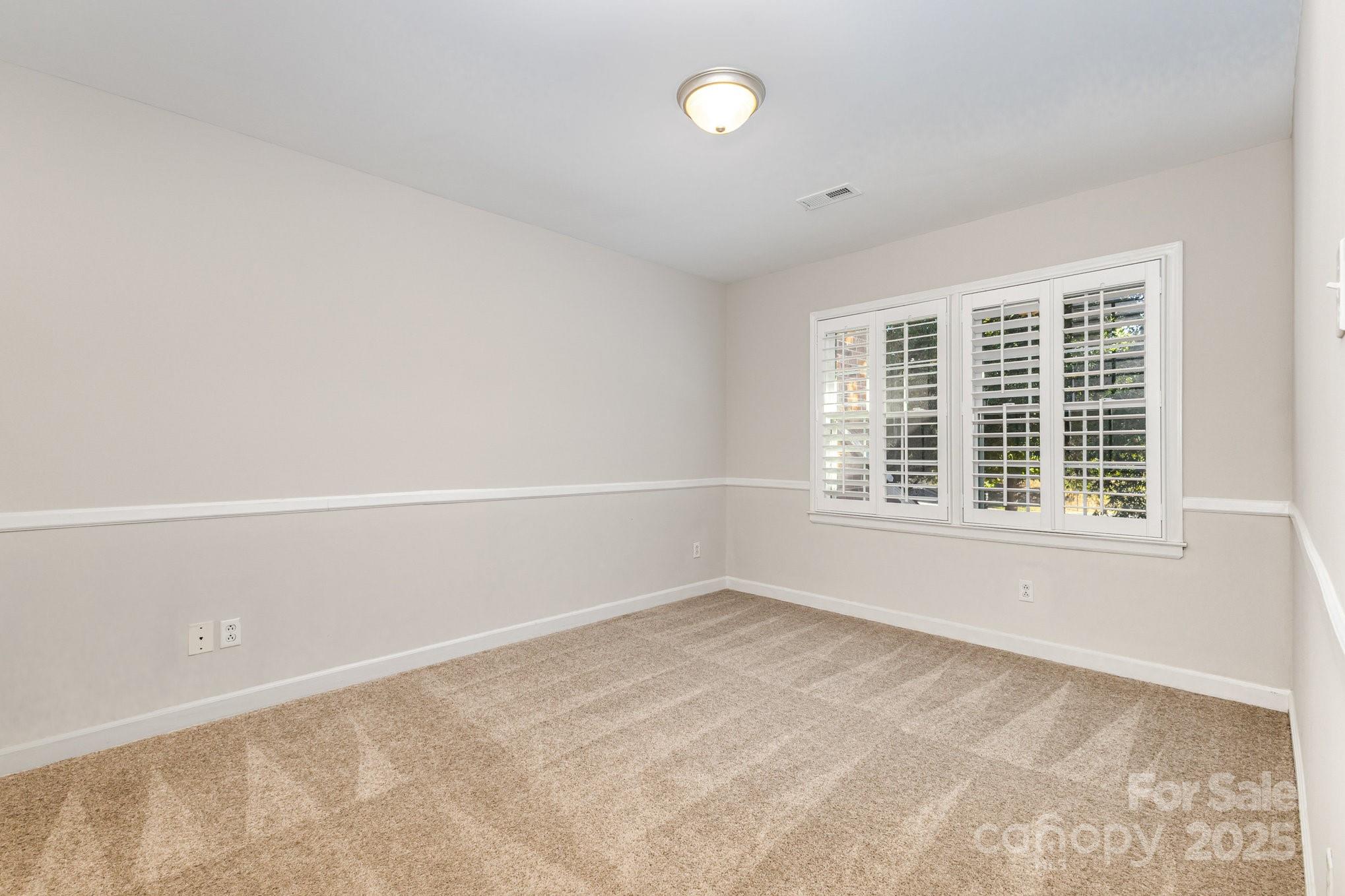 6752 Constitution Lane