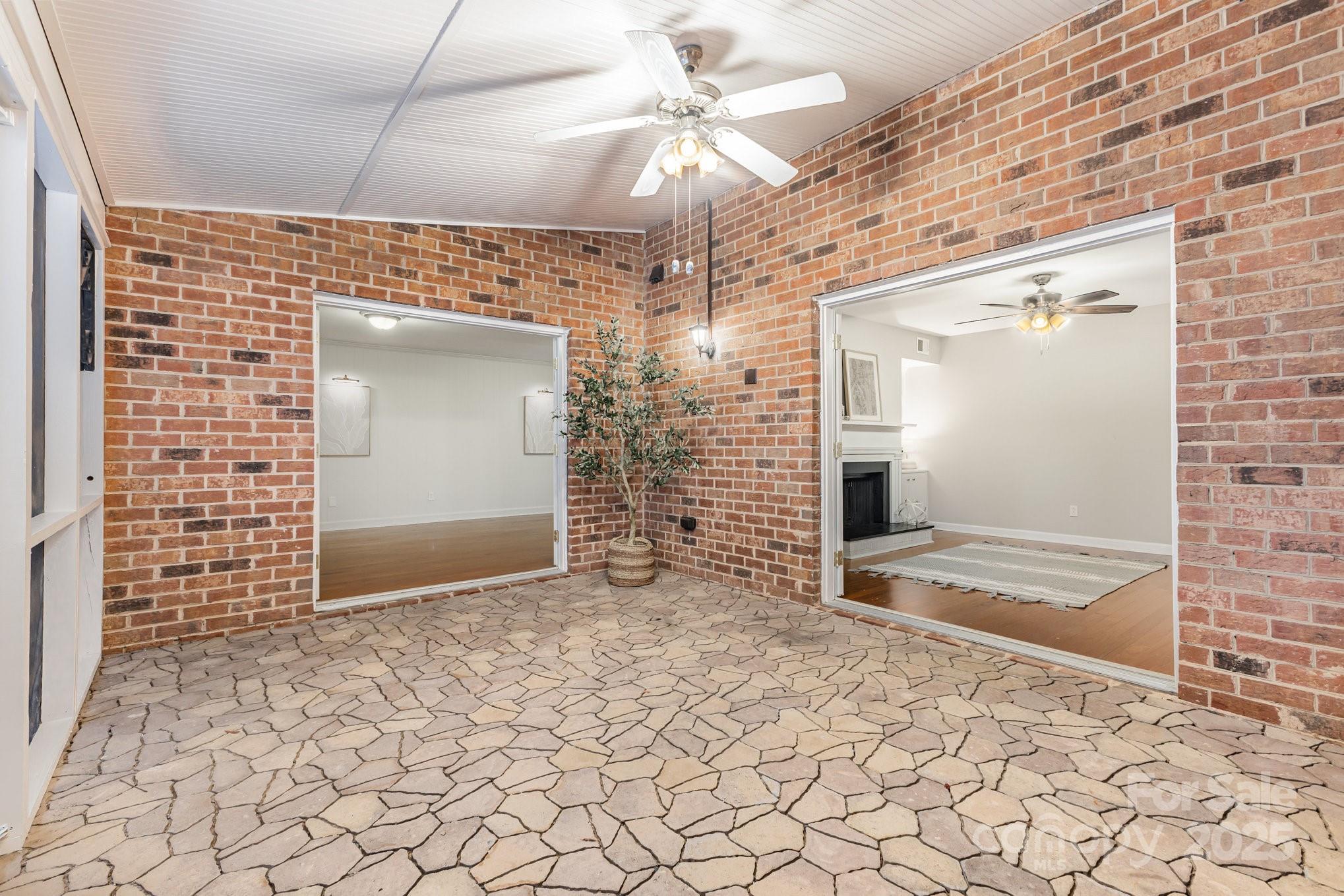 6752 Constitution Lane