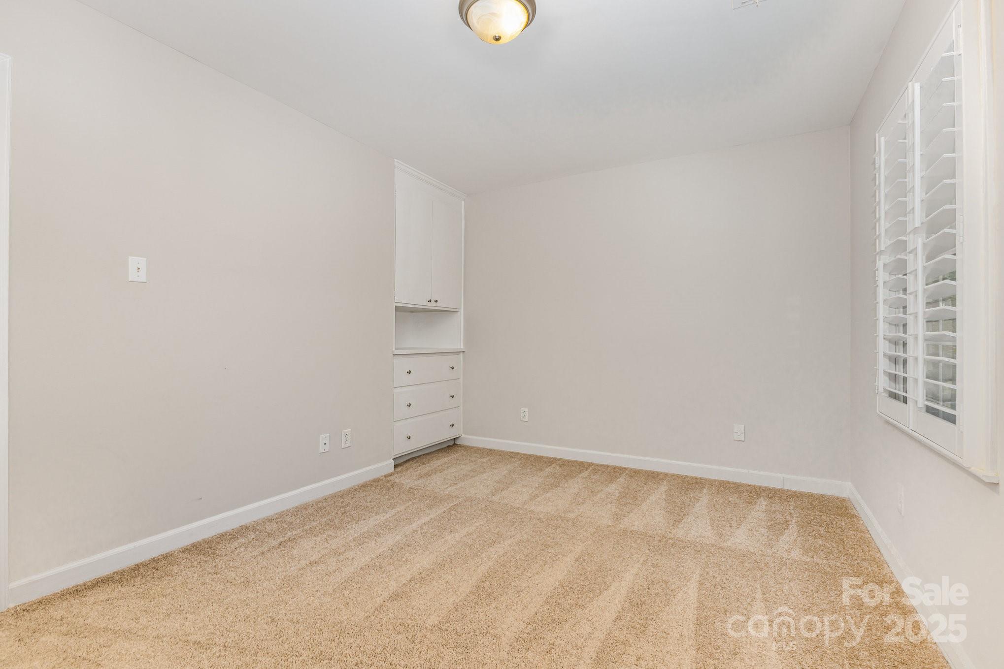 6752 Constitution Lane