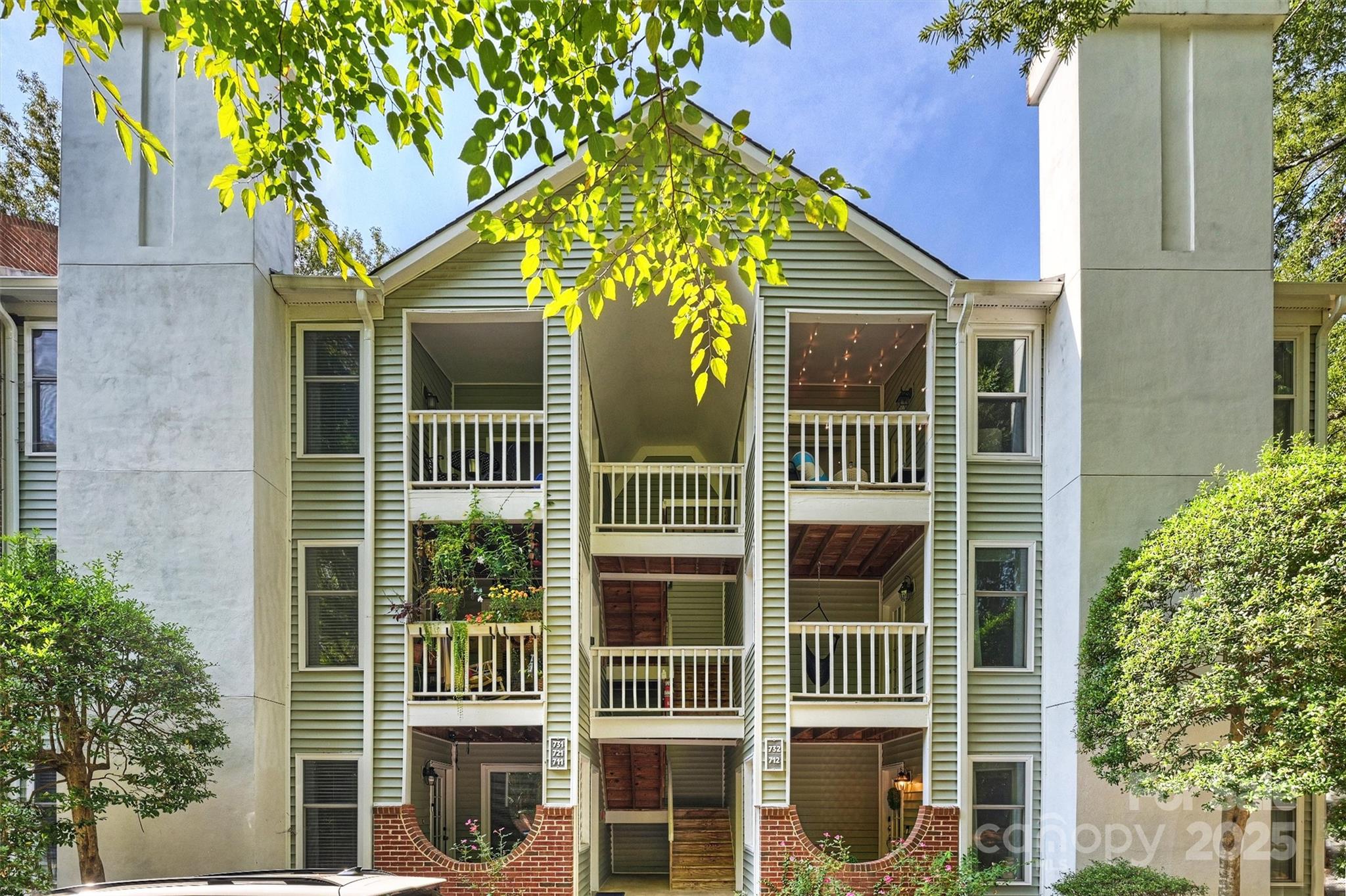 430 Queens Road Unit: 712