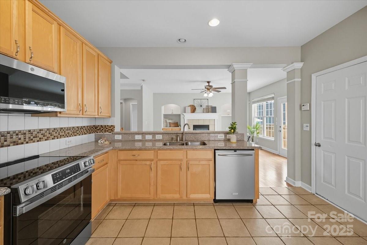 17005 Carlton Way Road