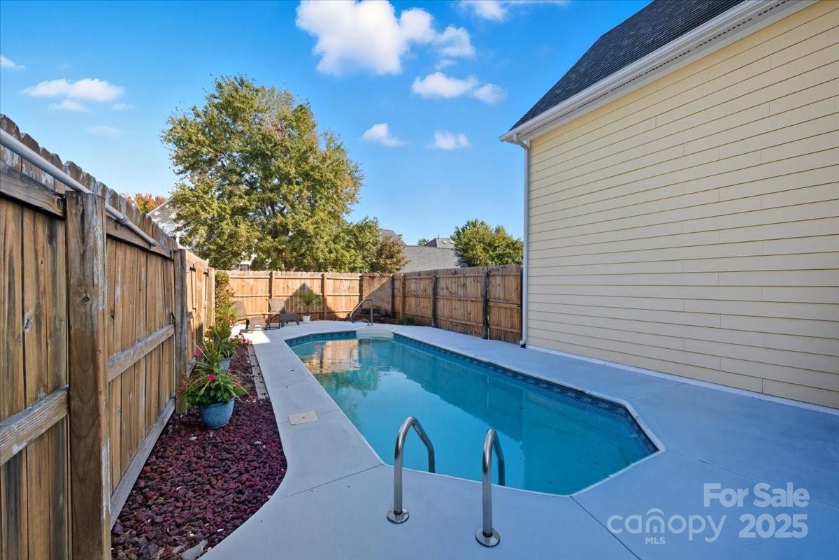 17005 Carlton Way Road