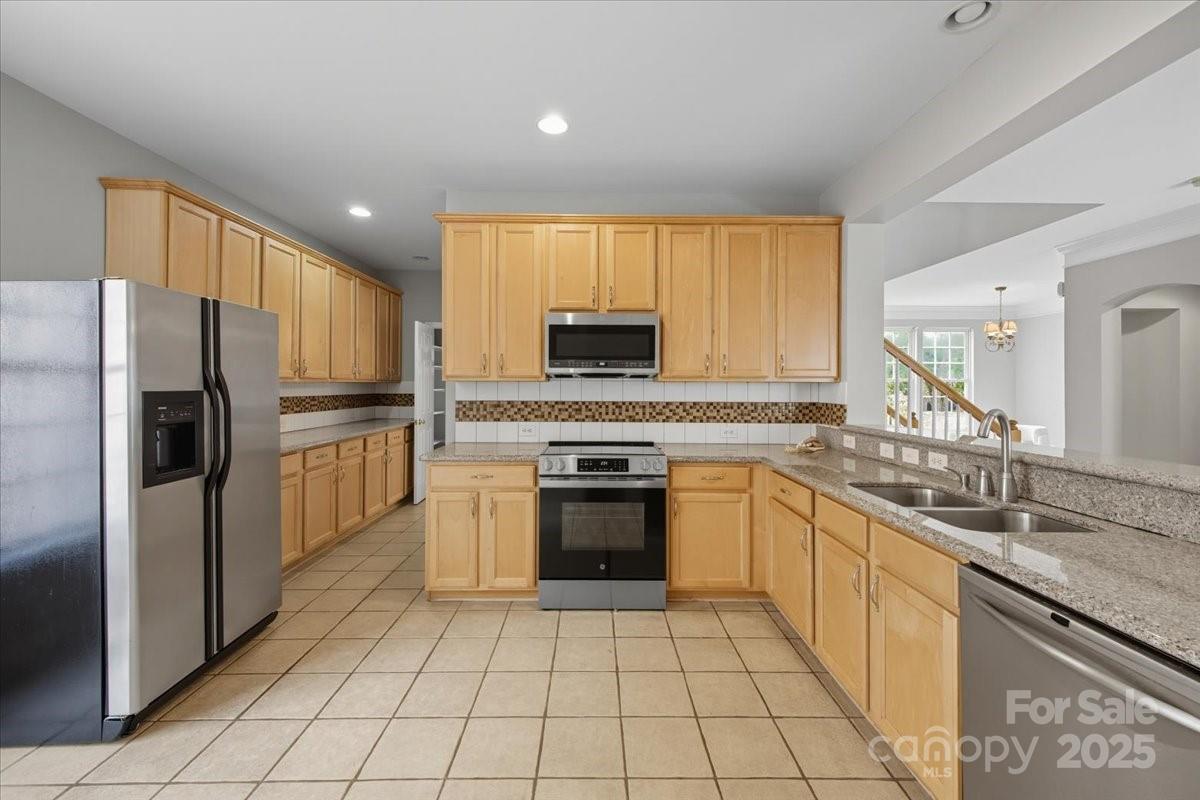 17005 Carlton Way Road