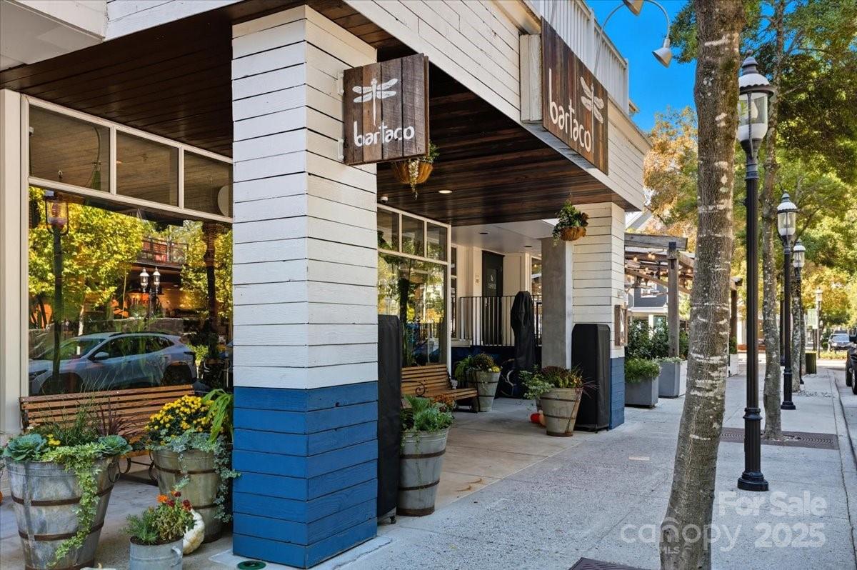 17005 Carlton Way Road