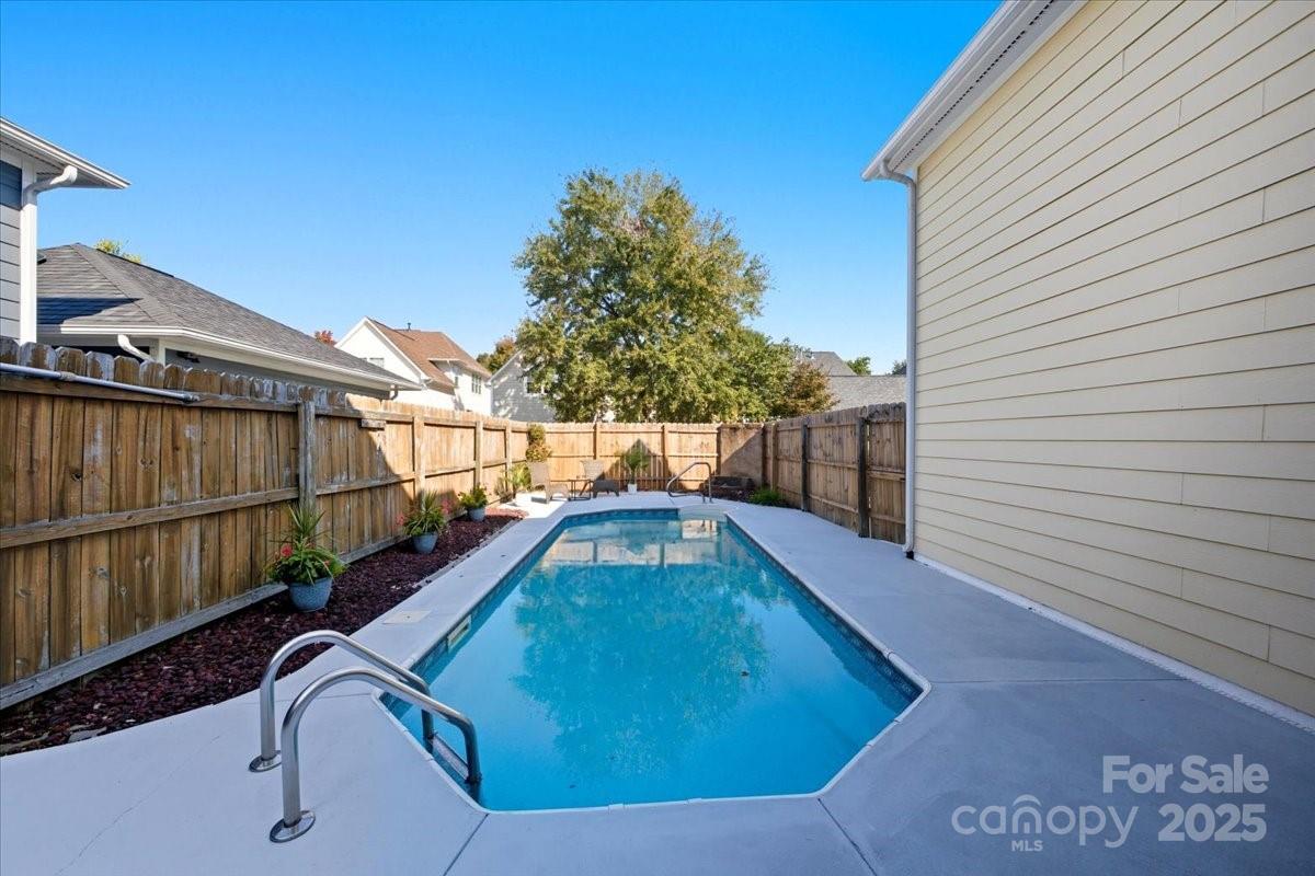 17005 Carlton Way Road