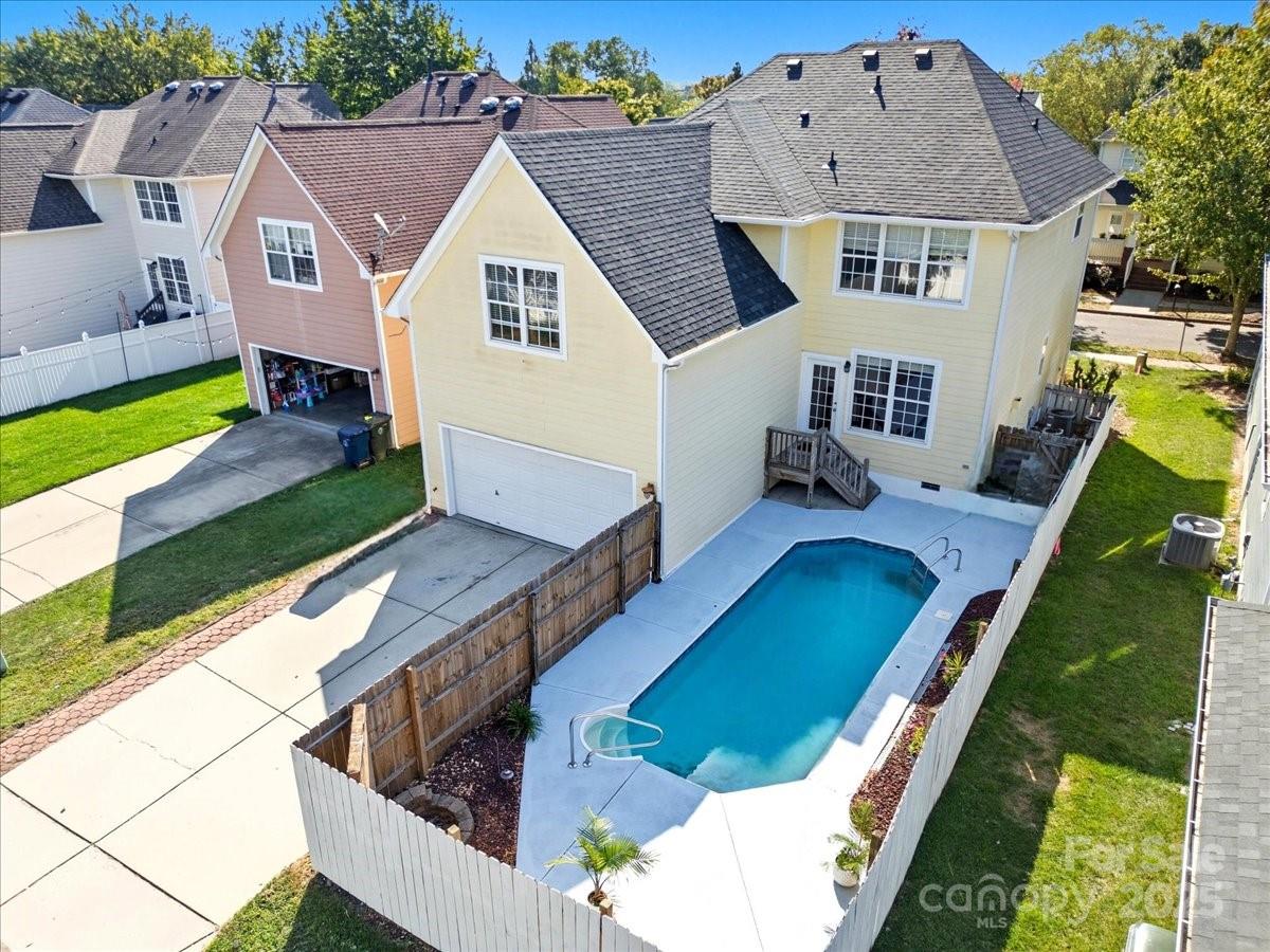 17005 Carlton Way Road