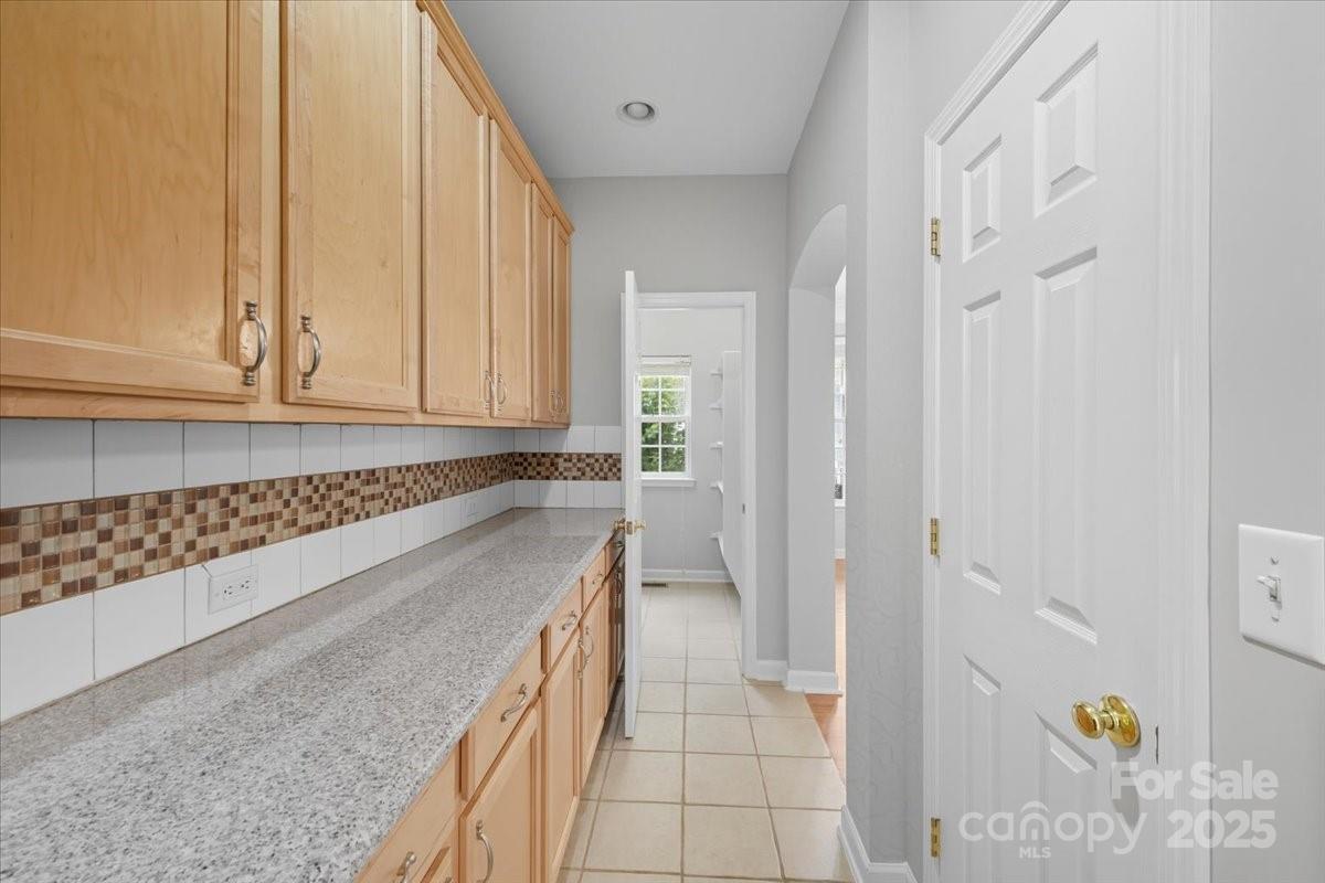 17005 Carlton Way Road