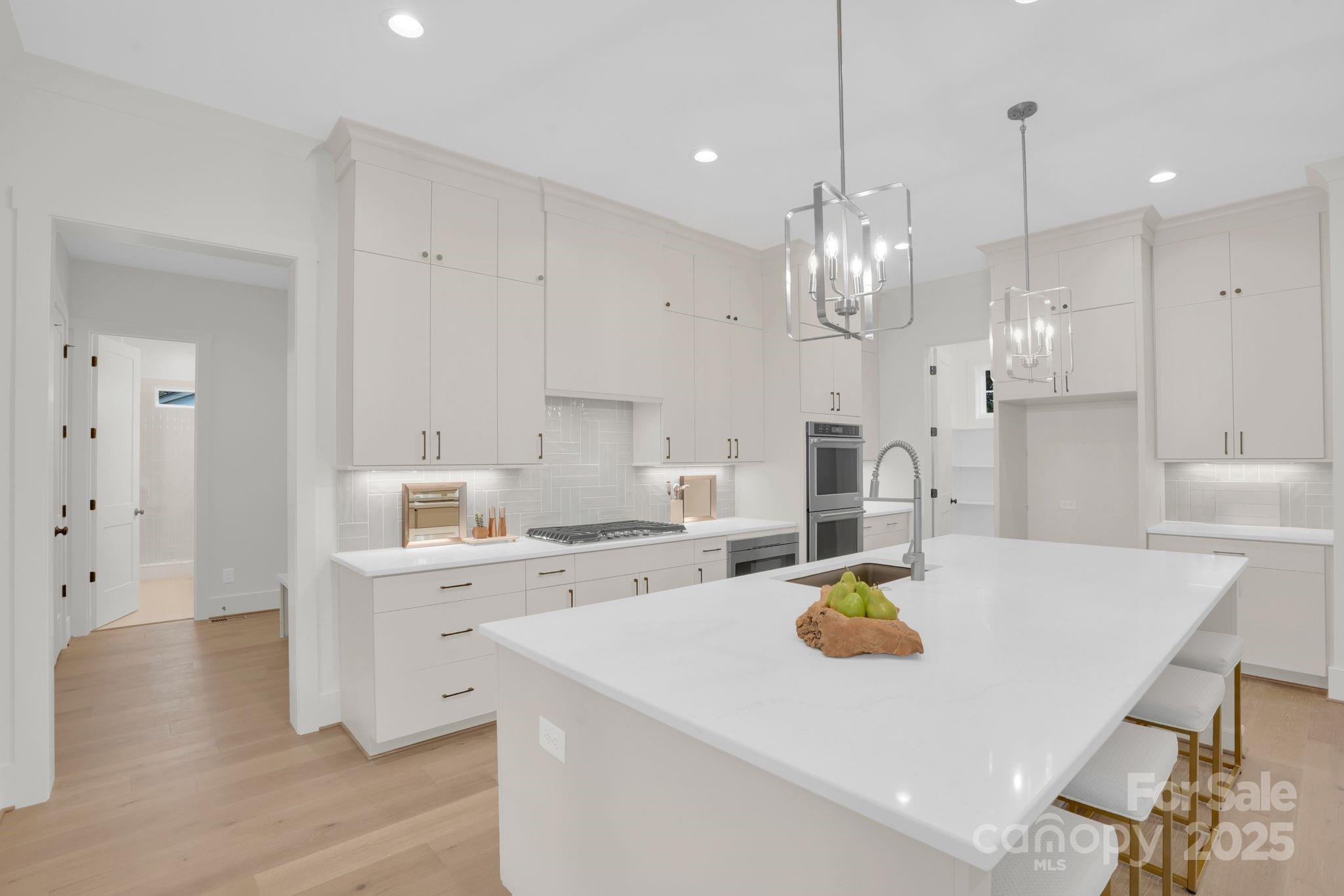 4918 Buckingham Drive