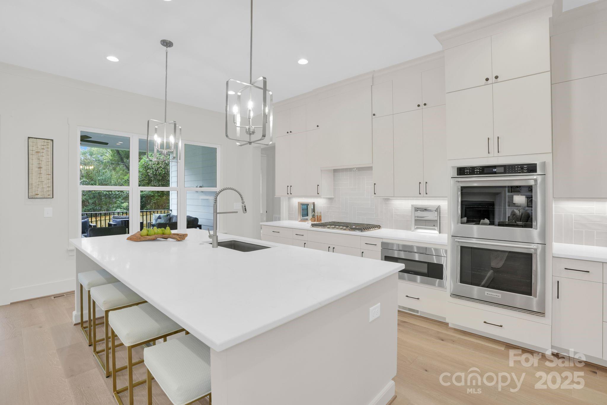 4918 Buckingham Drive