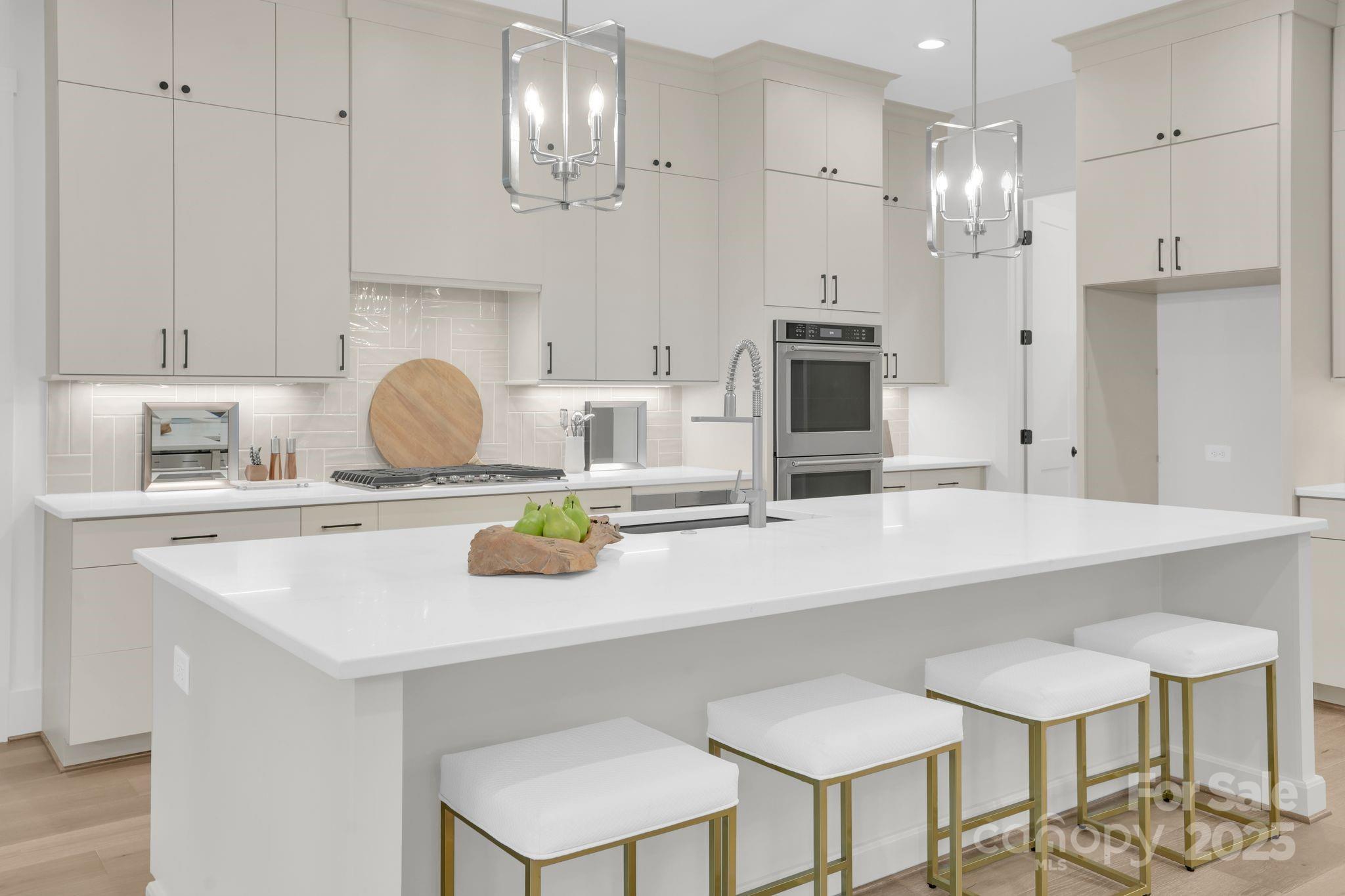 4918 Buckingham Drive