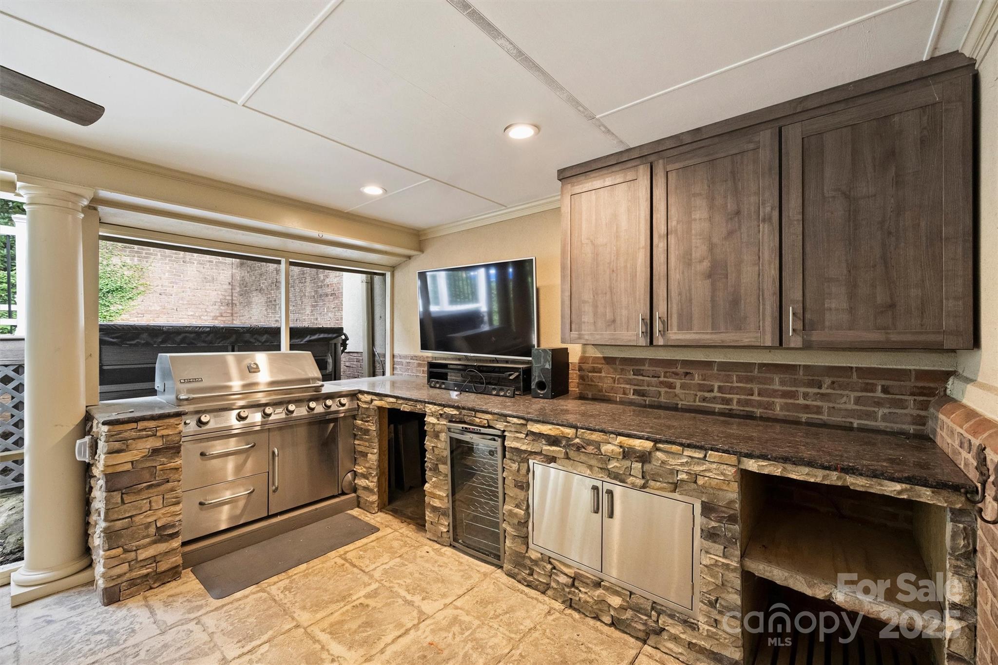 8915 Challis Hill Lane