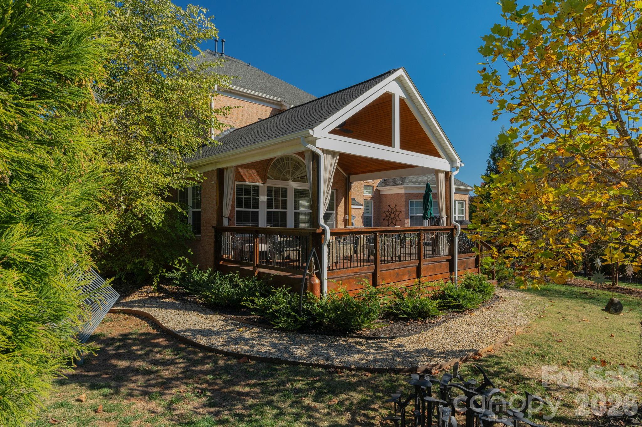 7122 Yellowhorn Trail