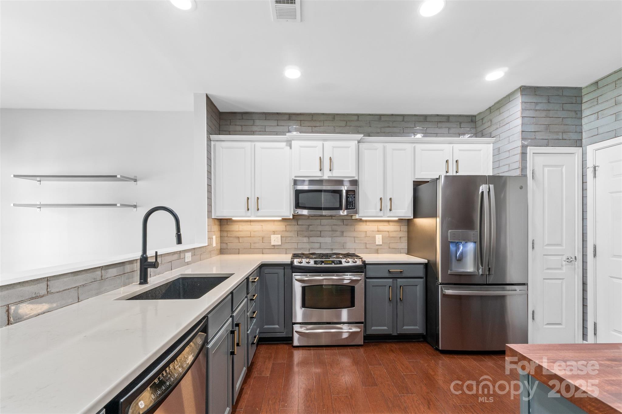 15627 Canmore Street