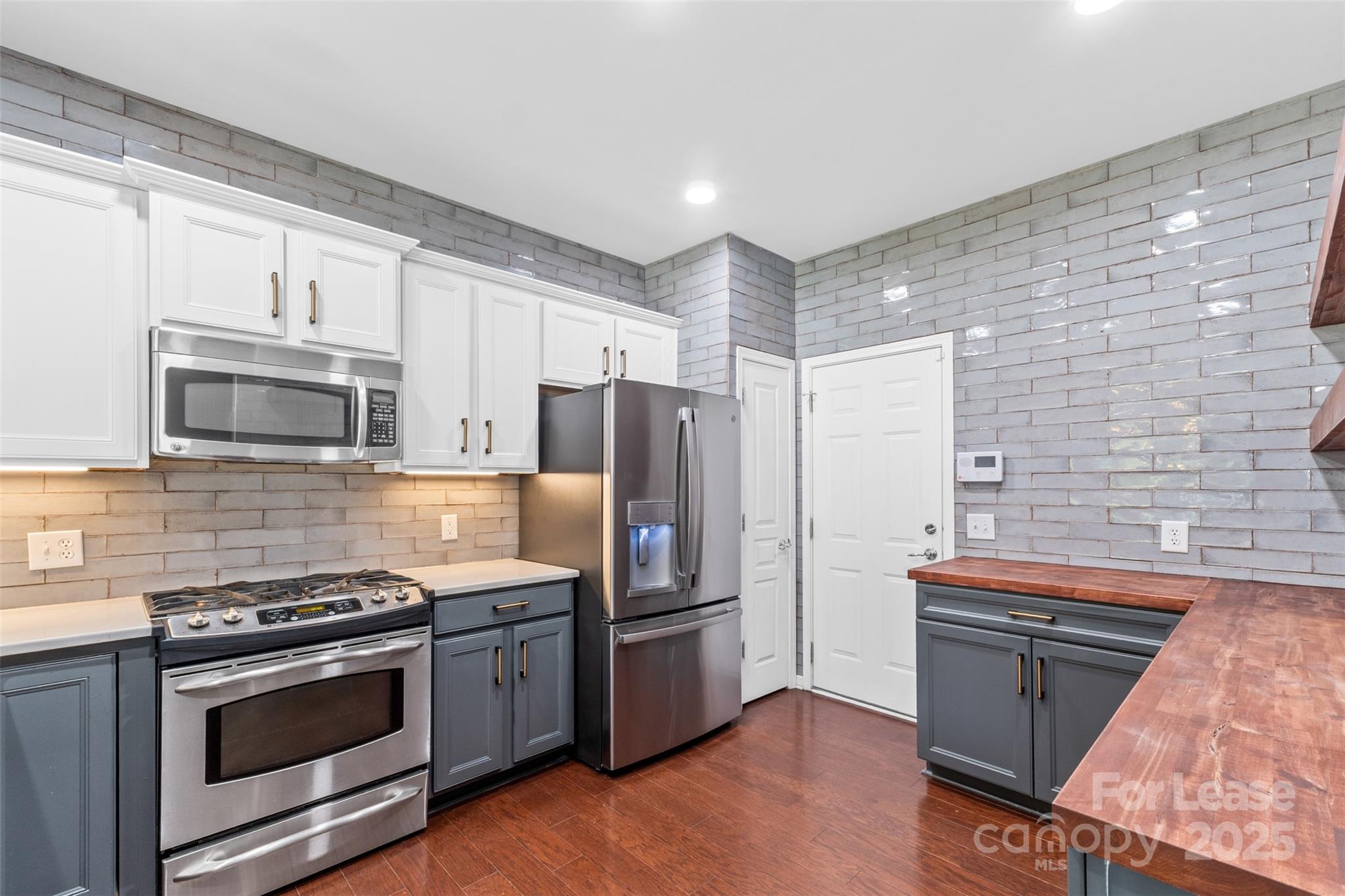 15627 Canmore Street