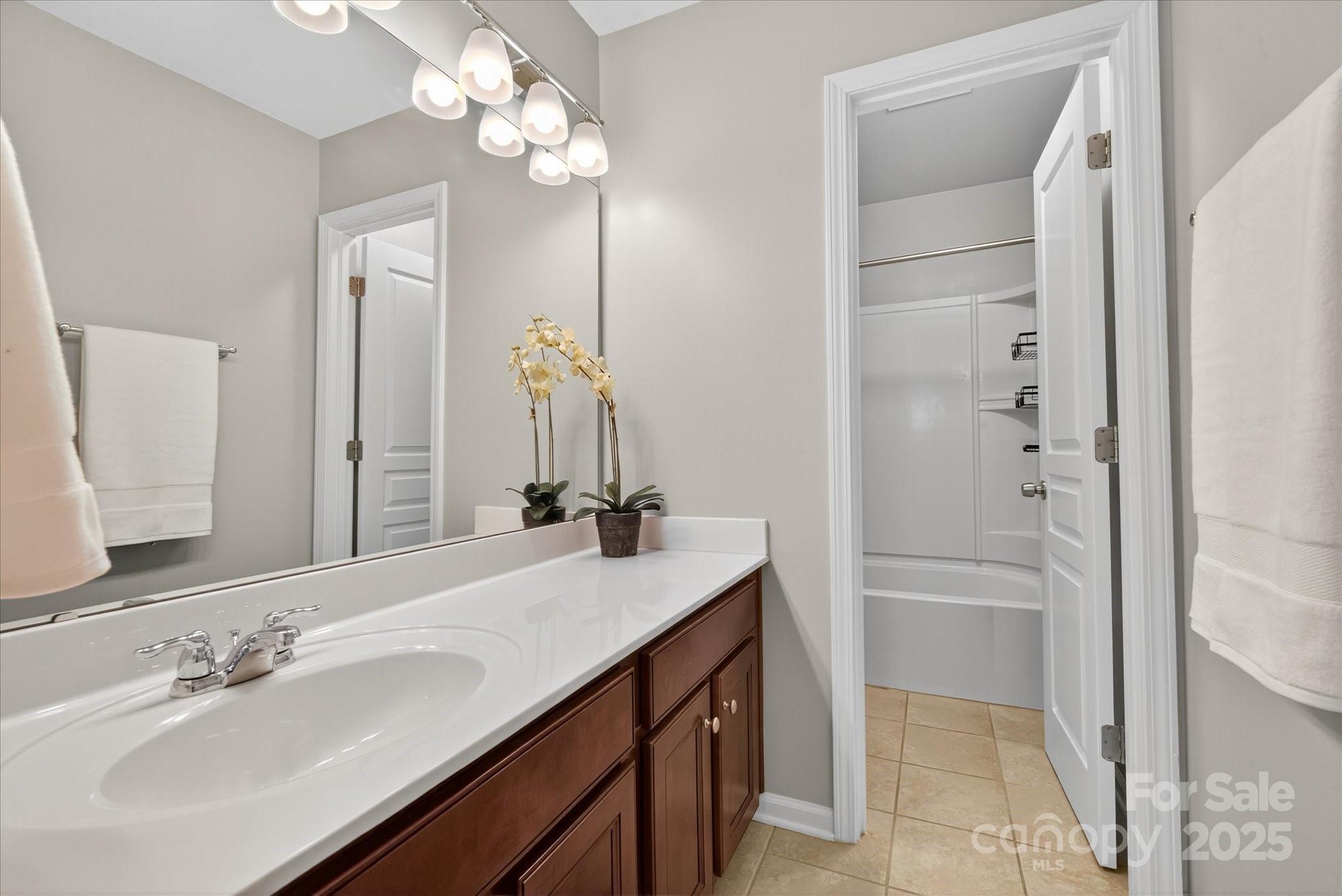 6621 Central Pacific Avenue