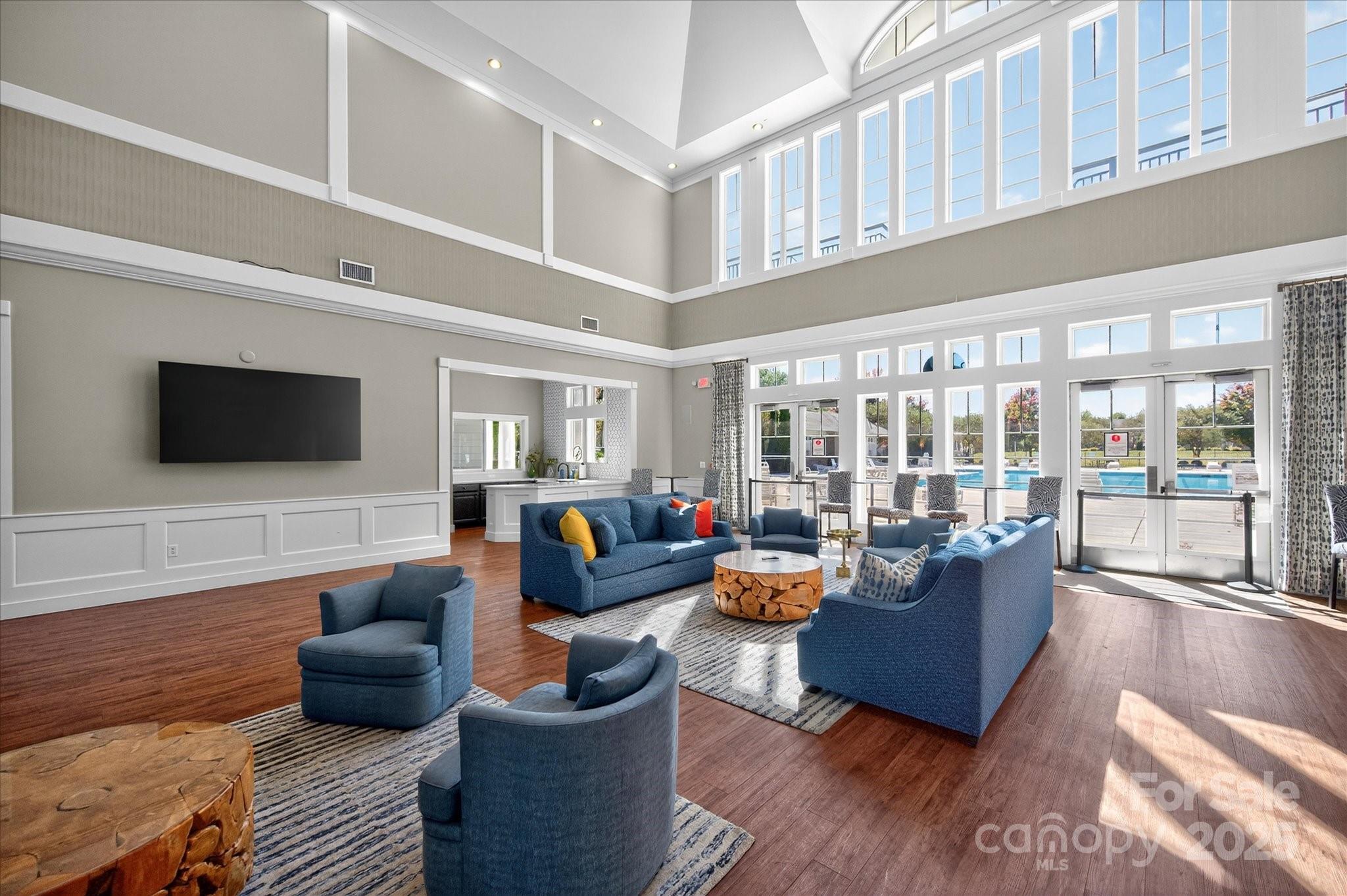 6621 Central Pacific Avenue