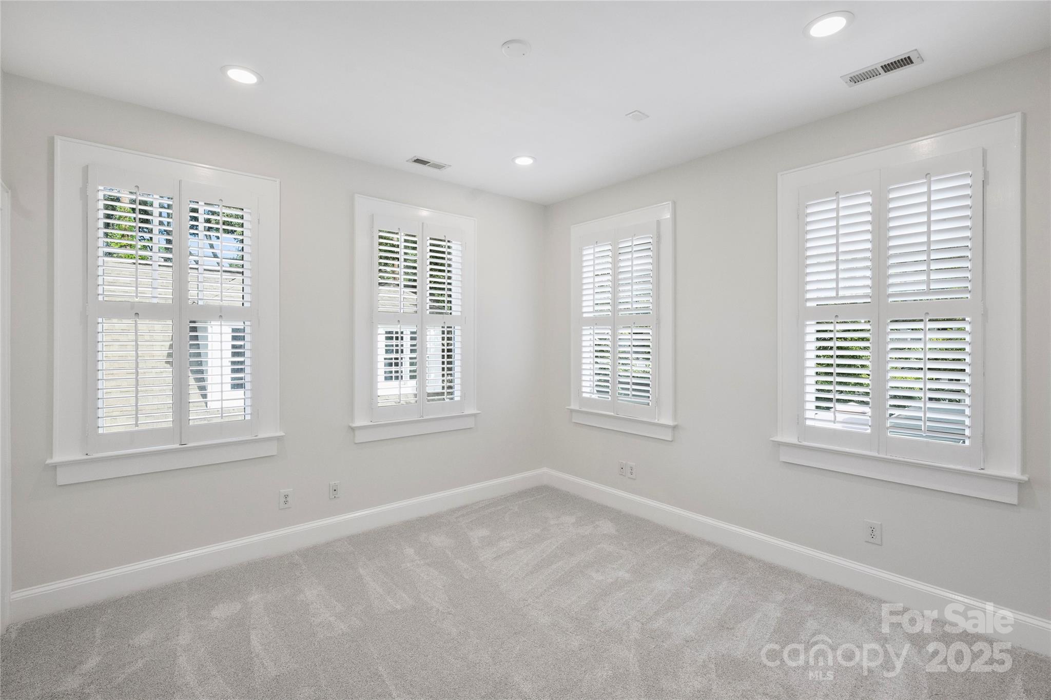 2126 Dilworth Road E