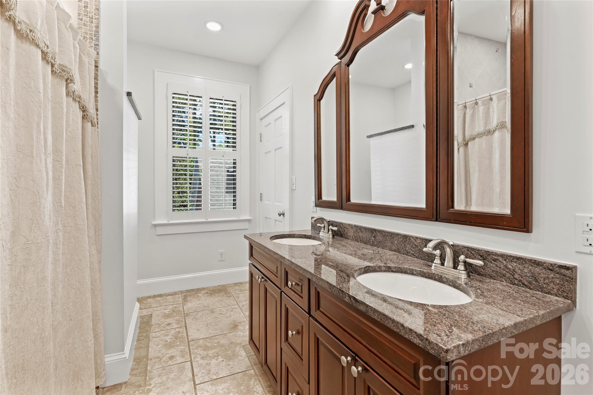 2126 Dilworth Road E