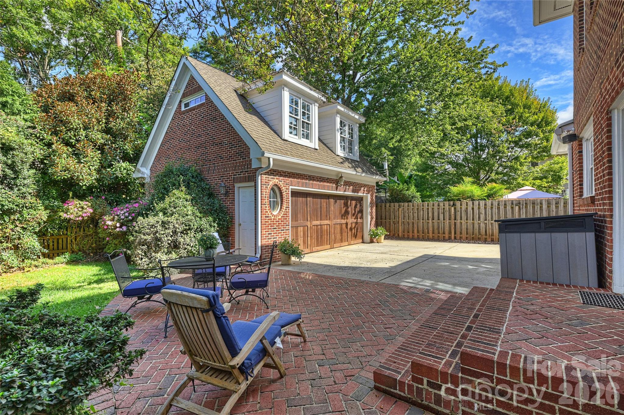 2126 Dilworth Road E