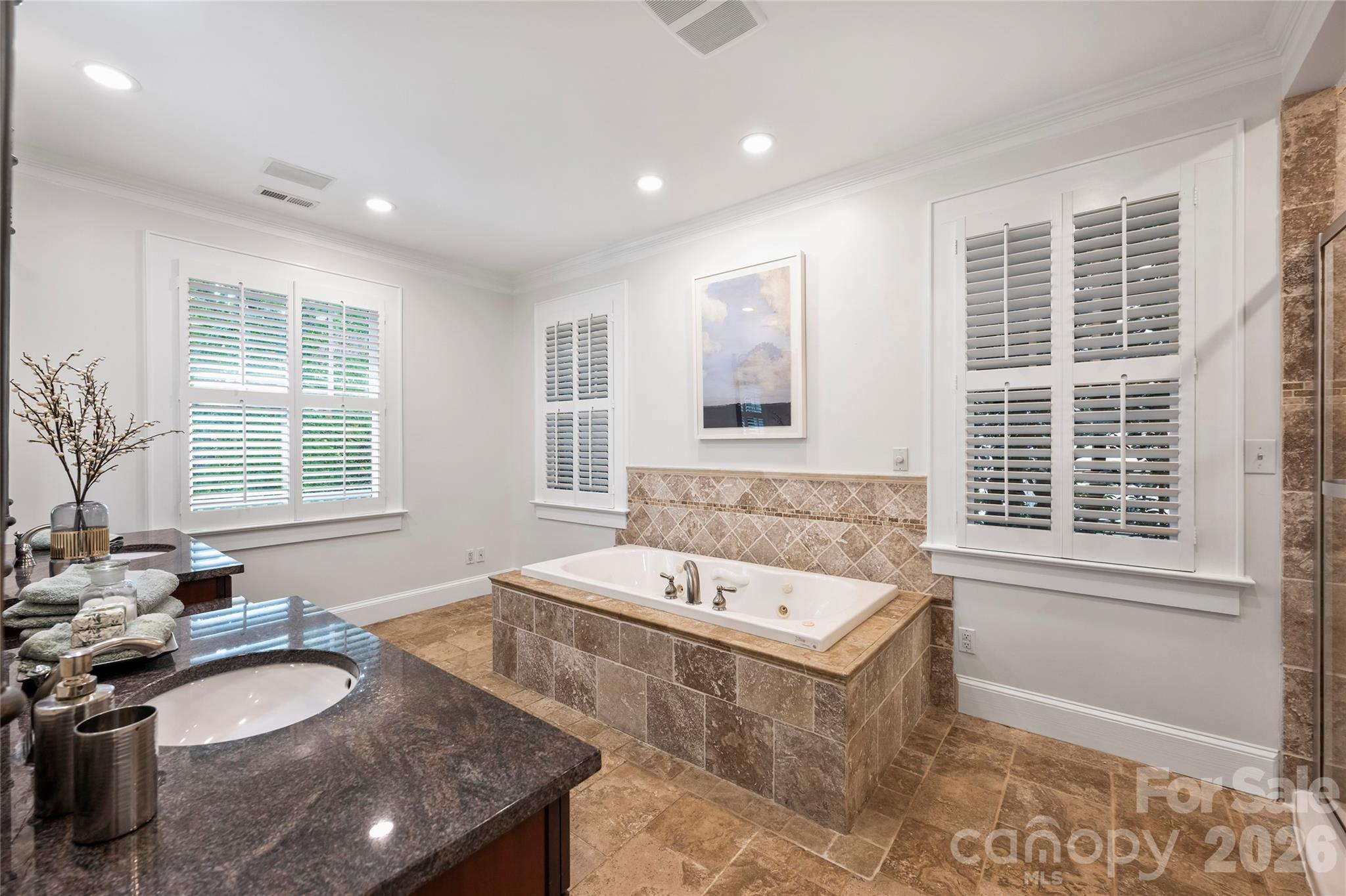 2126 Dilworth Road E