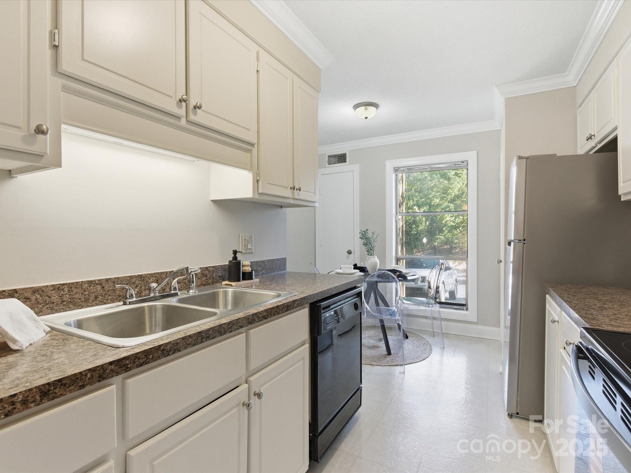 7925 Charter Oak Lane