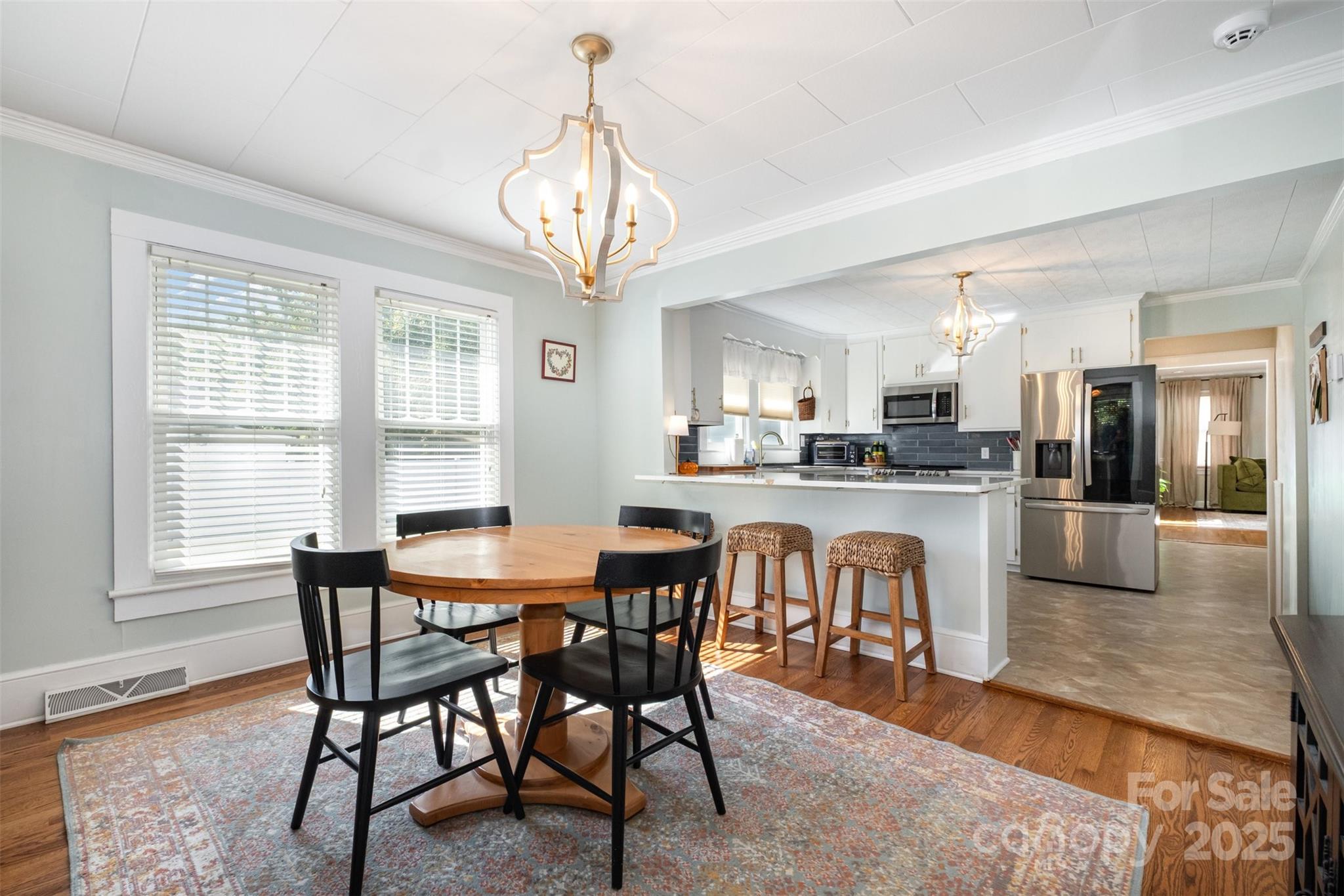 10 Willowbrook Drive NW