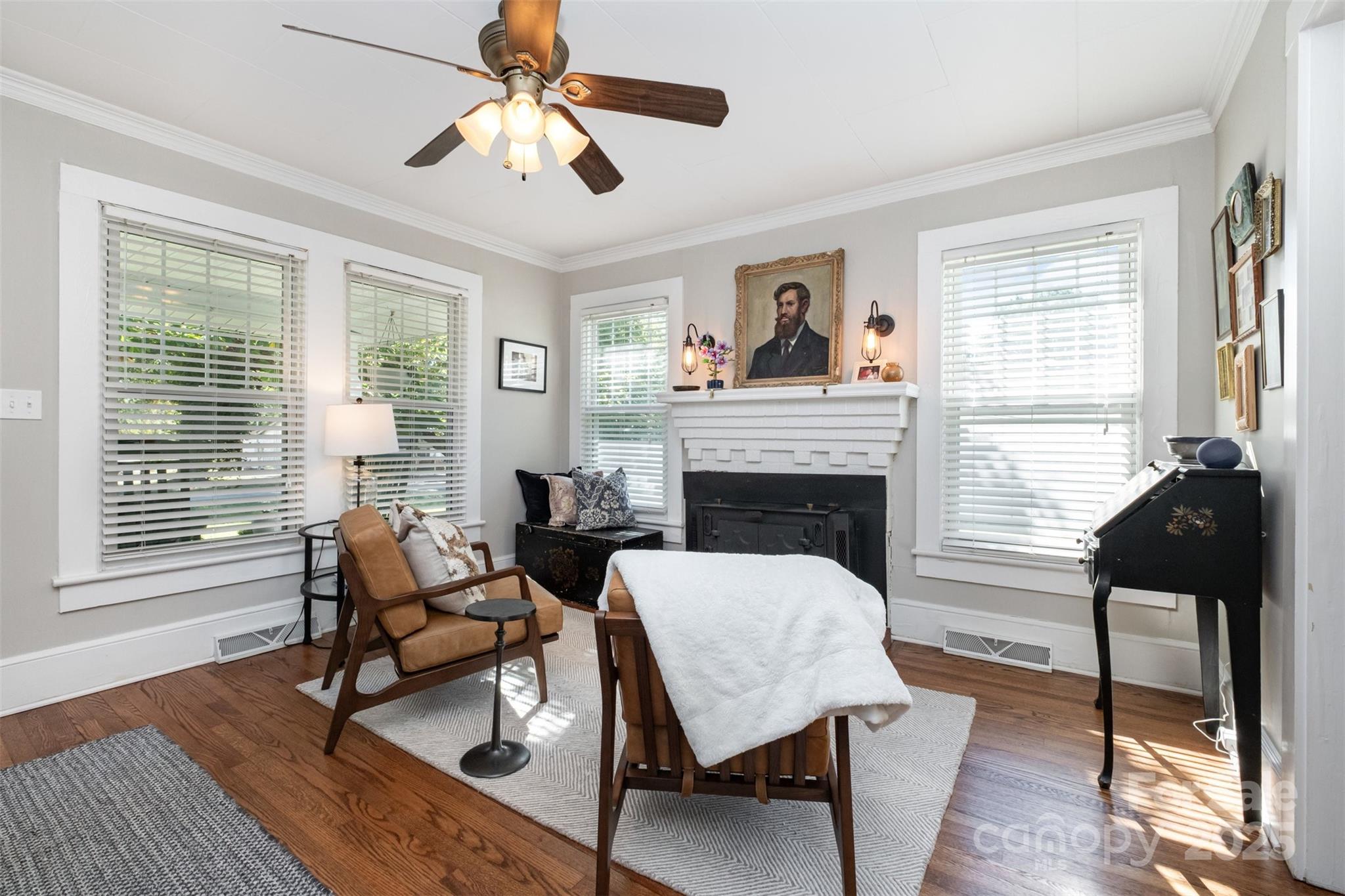 10 Willowbrook Drive NW