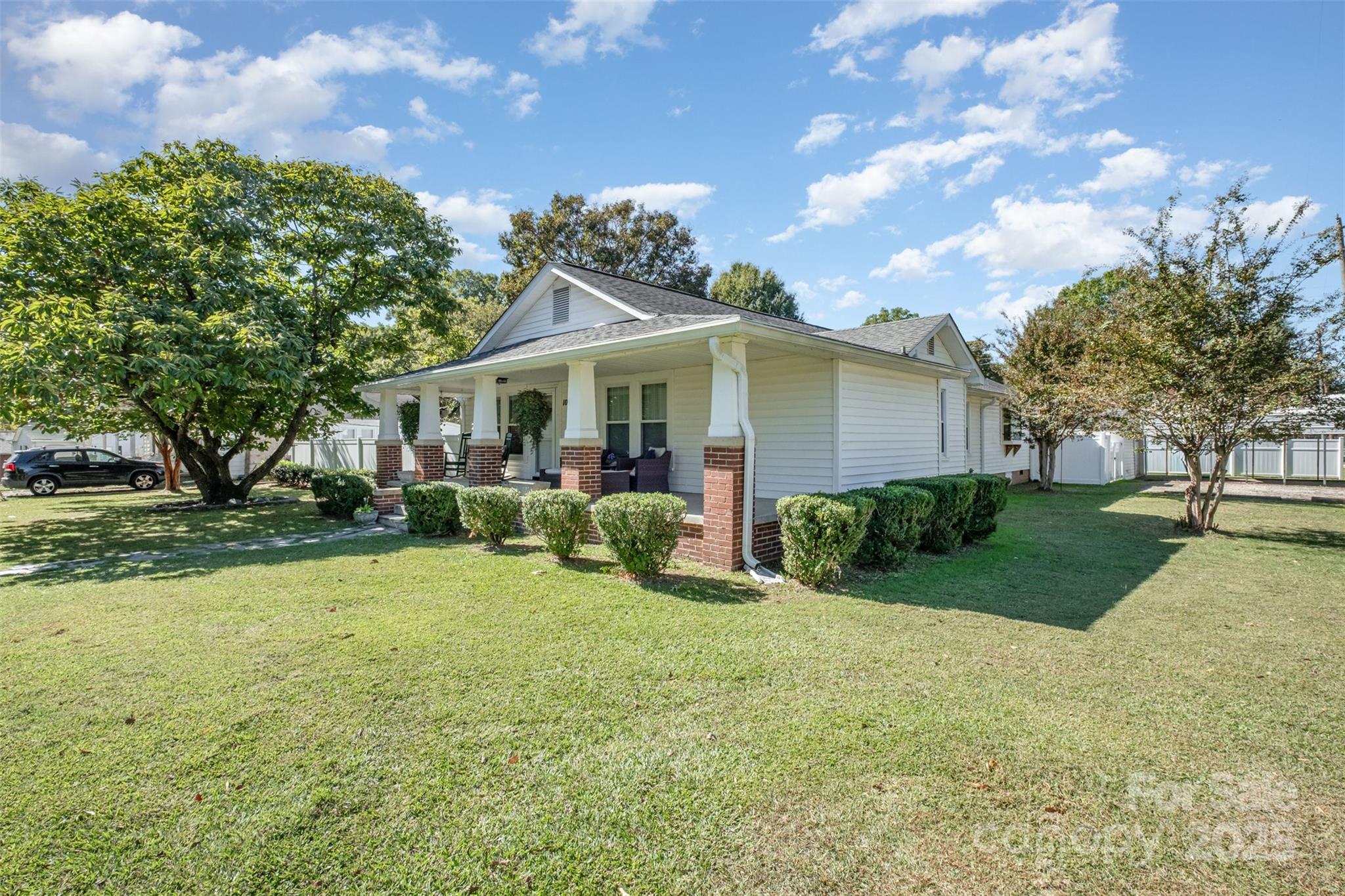 10 Willowbrook Drive NW